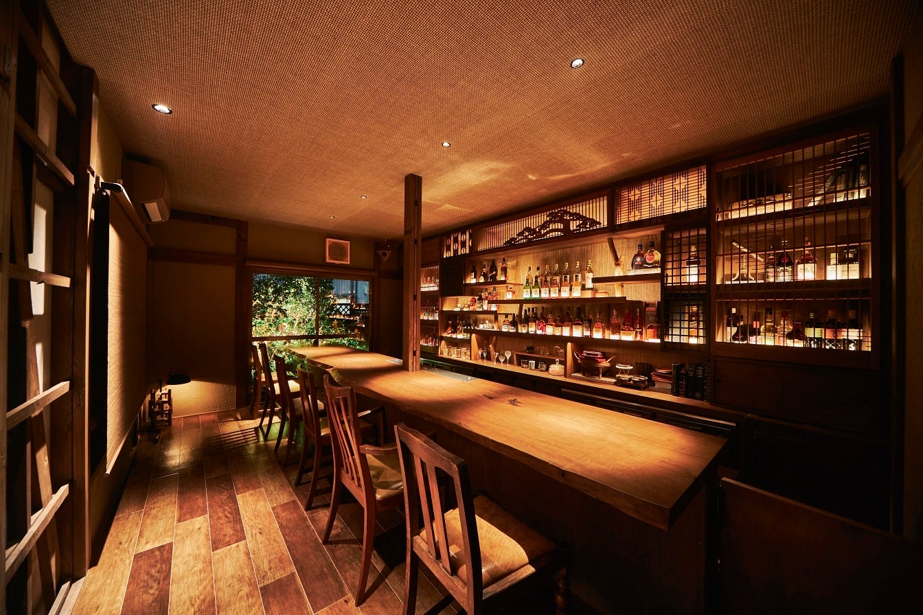 神楽坂レトロなbarとホテル 10月3日 月 リニューアルopen チェックインはbarカウンターで 6席だけの隠れ家bar が誕生 シマダグループのプレスリリース 神楽坂レトロなbarとホテル 10月3日 月 リニューアルopen チェックインはbarカウンターで 6席だけの隠れ家bar が誕生 シマダグループのプレスリリース