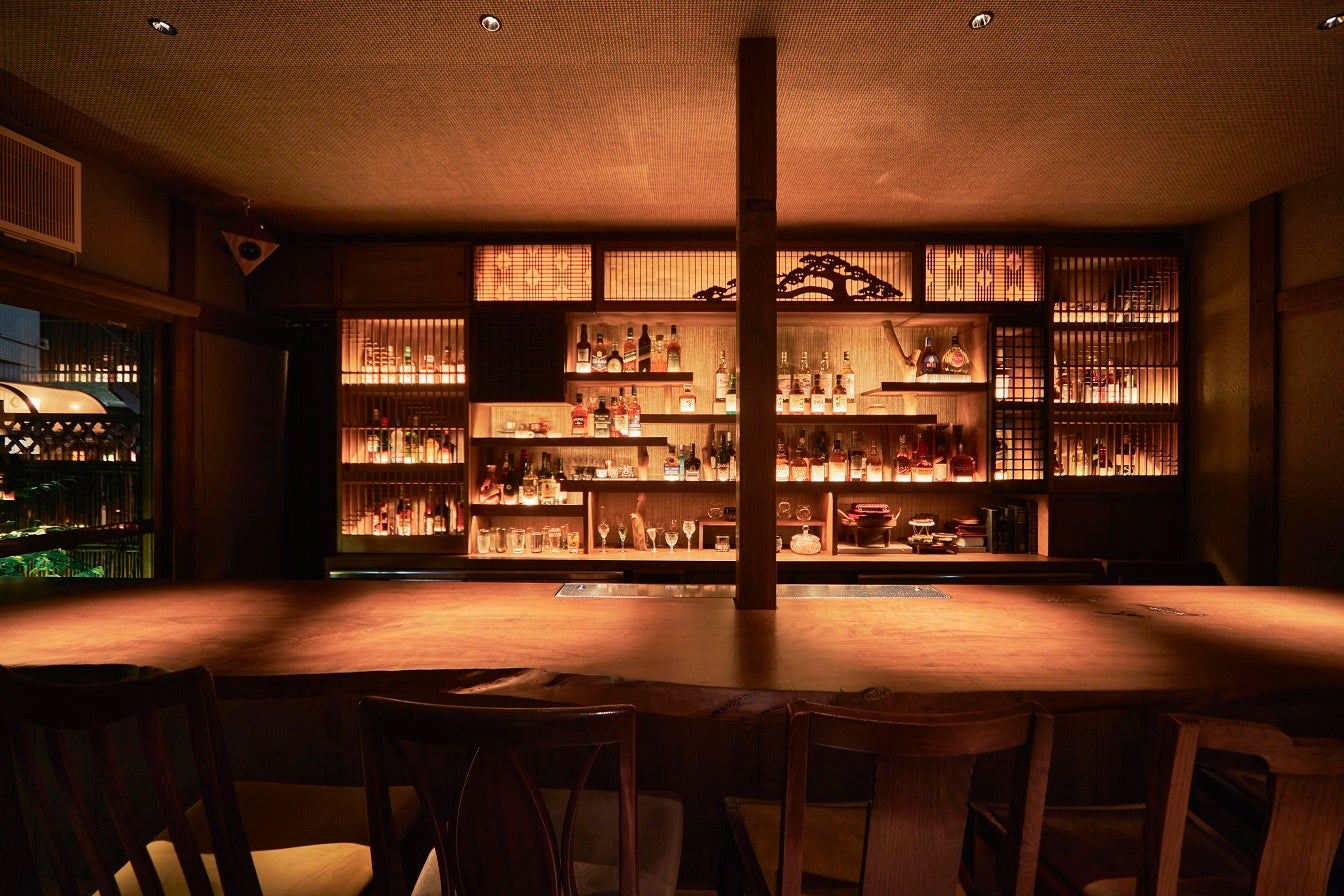 神楽坂レトロなbarとホテル 10月3日 月 リニューアルopen チェックインはbarカウンターで 6席だけの隠れ家bar が誕生 シマダグループのプレスリリース 神楽坂レトロなbarとホテル 10月3日 月 リニューアルopen チェックインはbarカウンターで 6席だけの隠れ家bar が誕生 シマダグループのプレスリリース