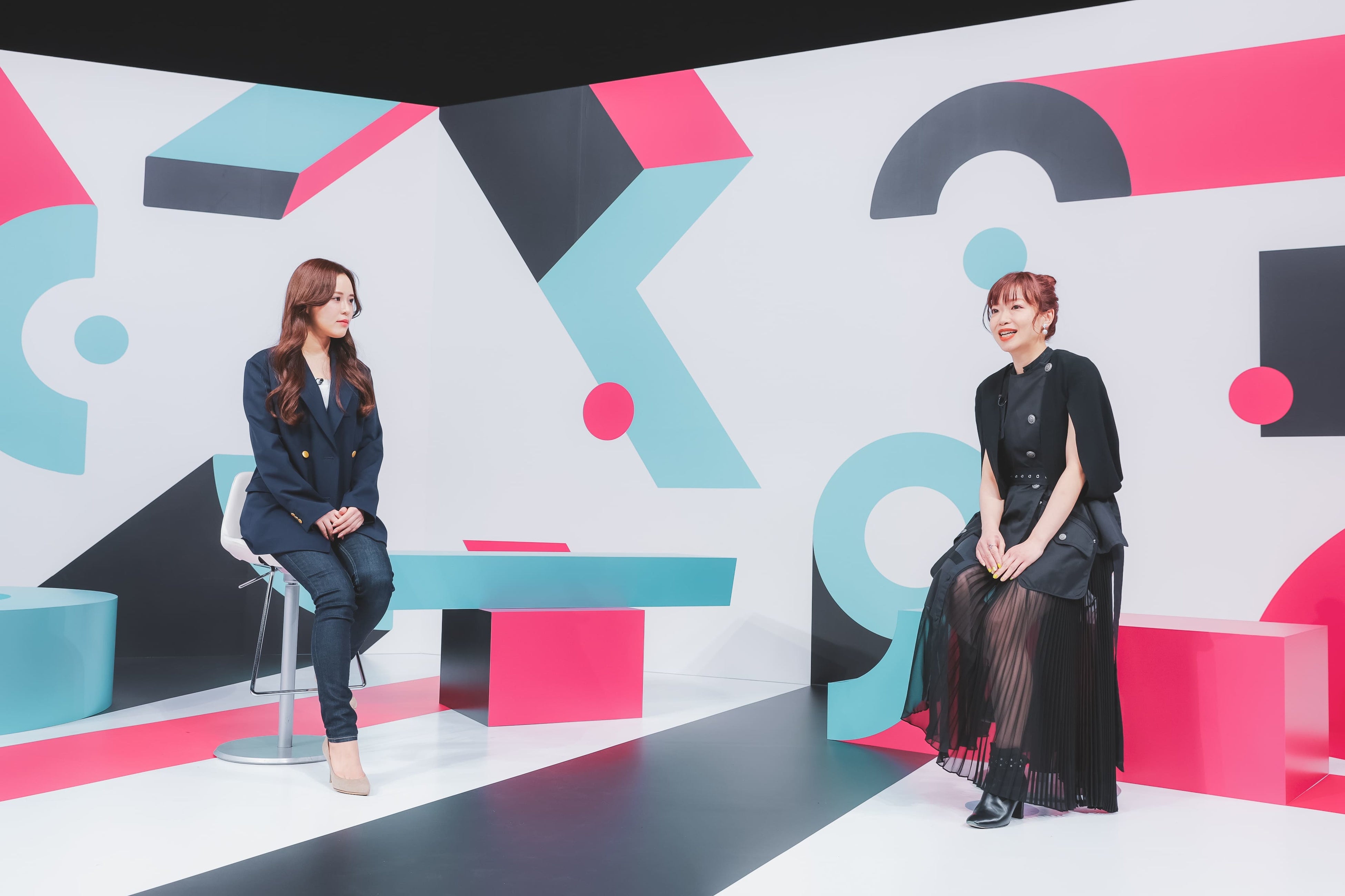 左から：TikTok for Business Japan 南部 歩、日本ロレアル株式会社 コンシューマープロダクツ事業本部デジタルトランスフォーメーション統括 高瀬 絵理氏