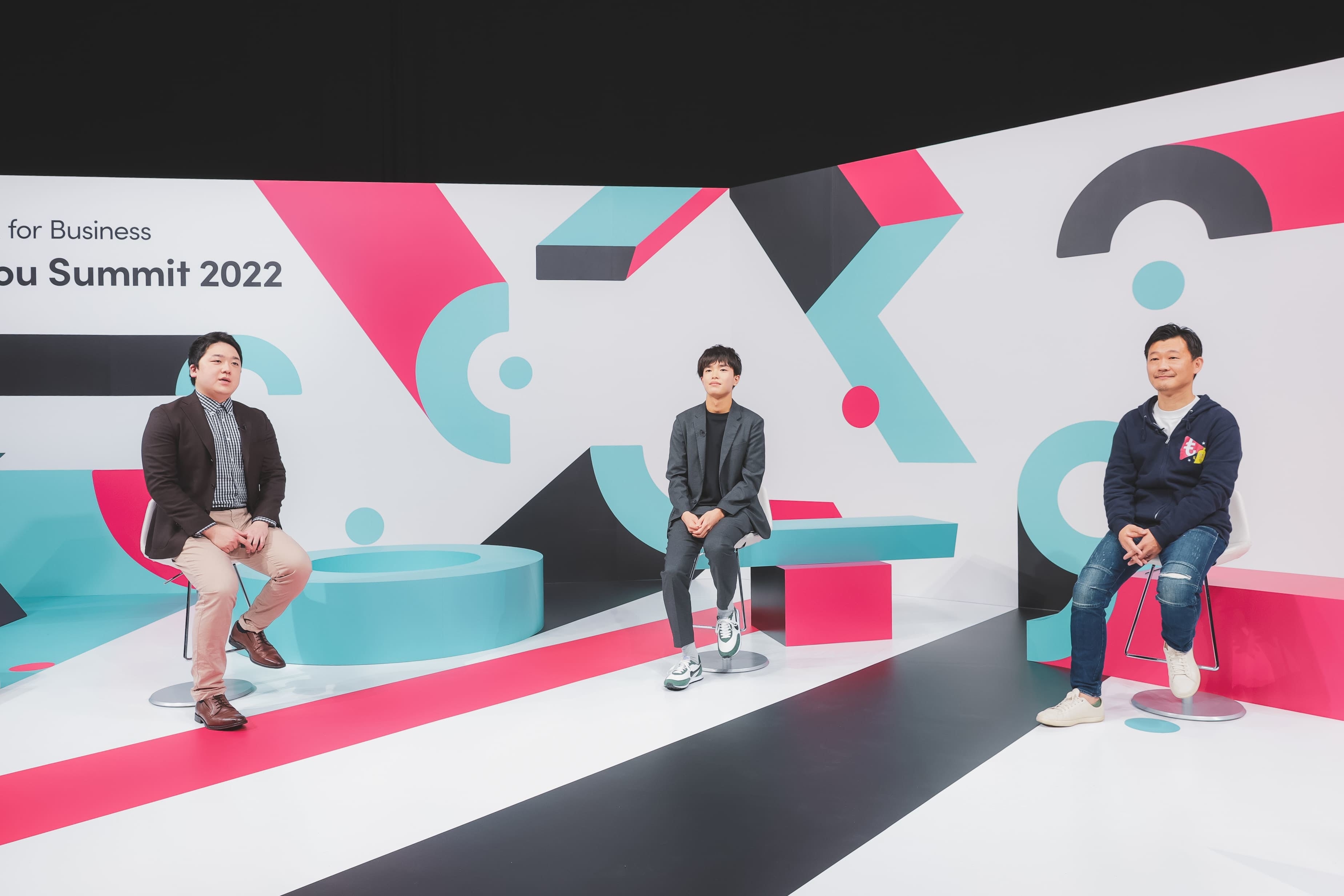 左から：TikTok for Business Japan 安田 岳人、株式会社テレビ東京コミュニケーションズ メディア事業開発本部、データ・UXデザイン部兼 テレビ東京 佐々木 透氏、株式会社テレビ東京 総合マーケティング局 データ戦略部 副部長 兼 フ