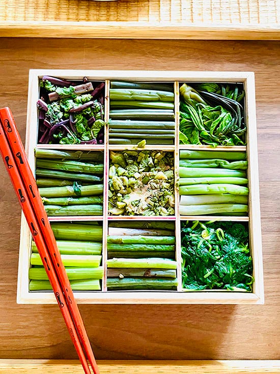 山菜料理・出羽屋の山菜お重。　撮影／下村しのぶ