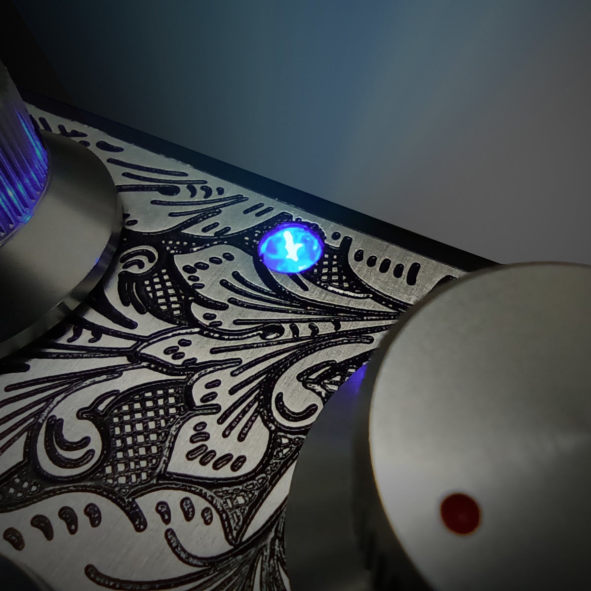 エフェクト・オン時に点灯する青色LED