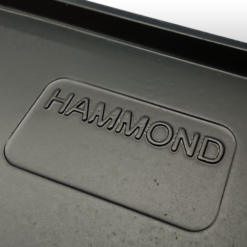 ハモンド社製アルミ素材のケース