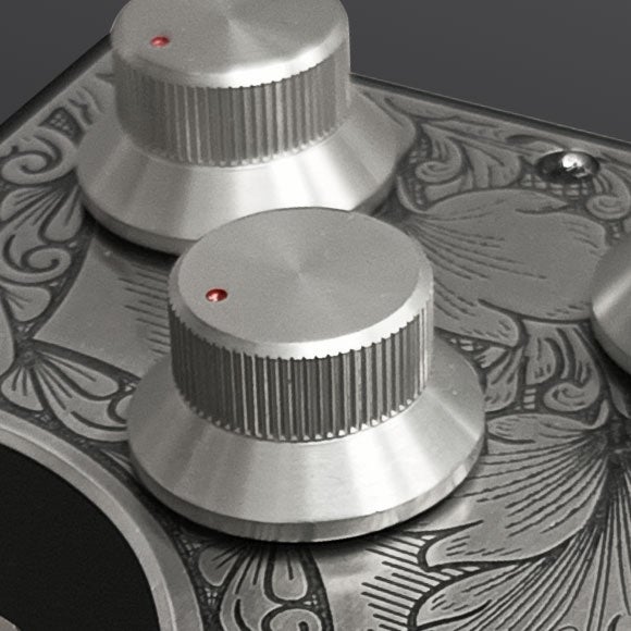 贅沢なアルミ合金製コン トロール・ノブ