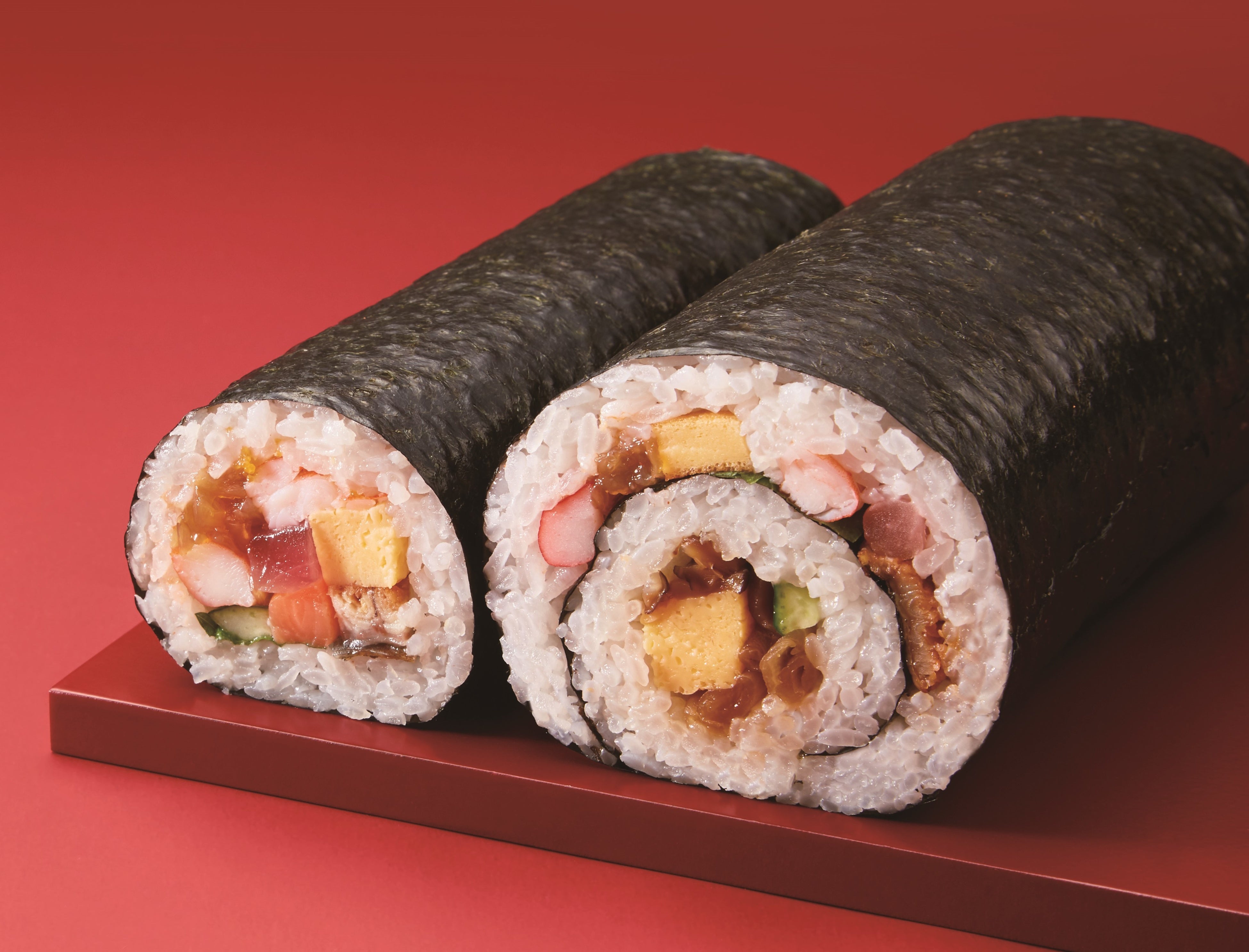 ＜浪花古市庵＞ 左：節分海鮮太巻・凛  1,944円 ※ジェイアール名古屋タカシマヤ限定 ※2月3日（木）のみの販売  右：節分 うず潮巻  1,394円 ※2月1日（火）～3日（木）の販売 ■地下1階 惣菜売場