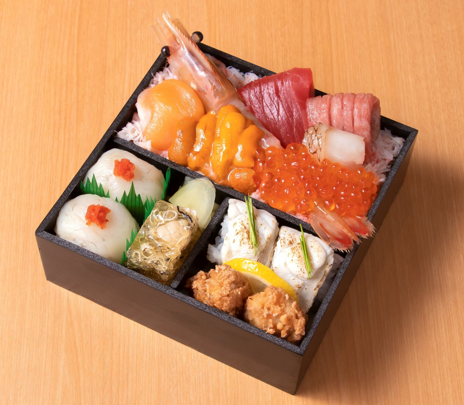 <鮨処 竜敏> 道産ふぐ豪華弁当  4,428円 ※各日100折限り