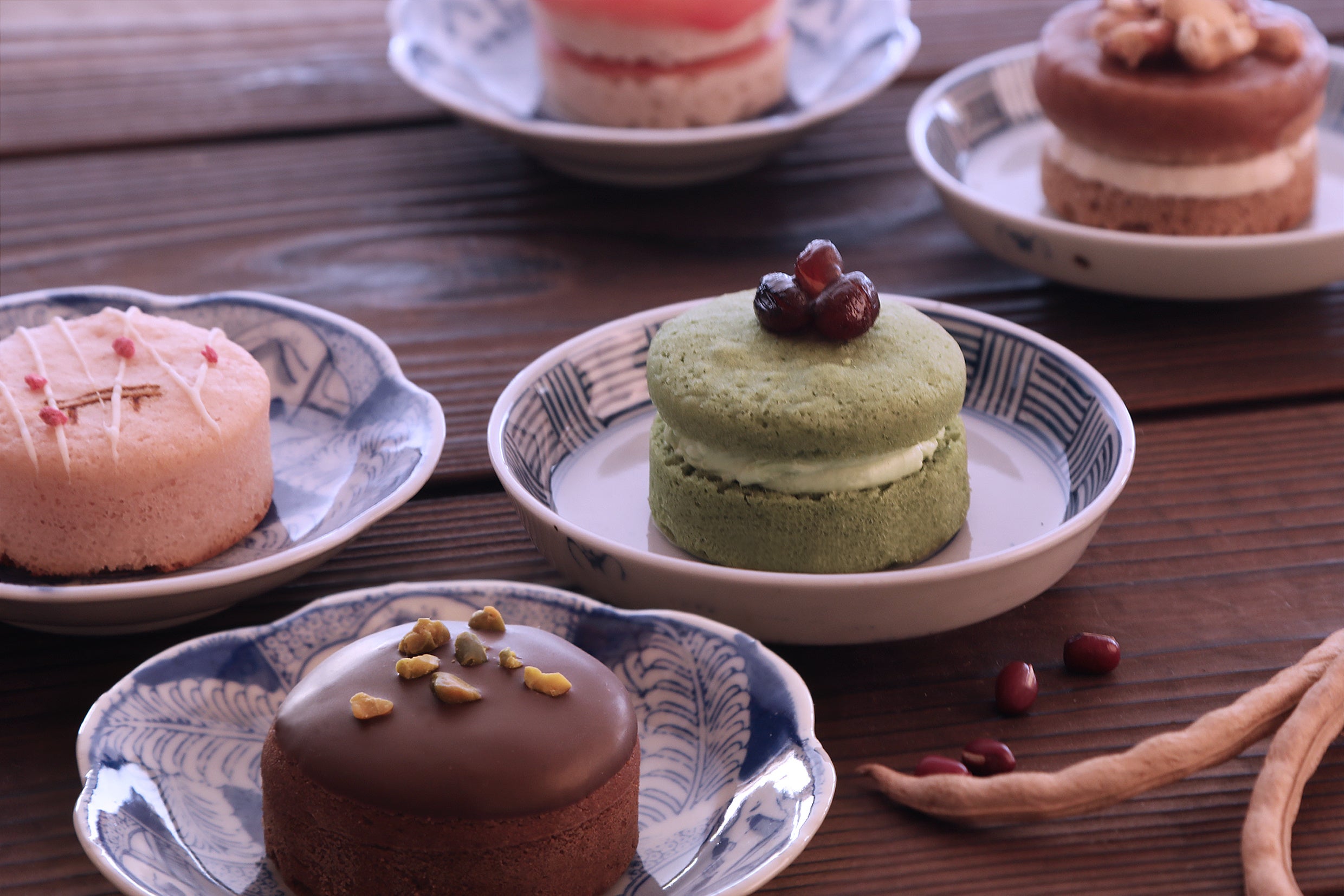 ＜叶 匠壽庵＞ 餡ベイクド（チョコ・抹茶・桜） 302円～ ※当店限定