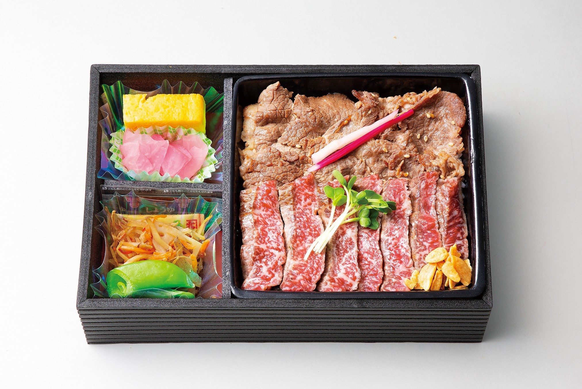 大分県＜焼肉 銀山亭＞ おおいた和牛希少部位イチボ赤身ステーキ・ すき焼きの合わせ弁当 1,944円〔各日50折限り〕