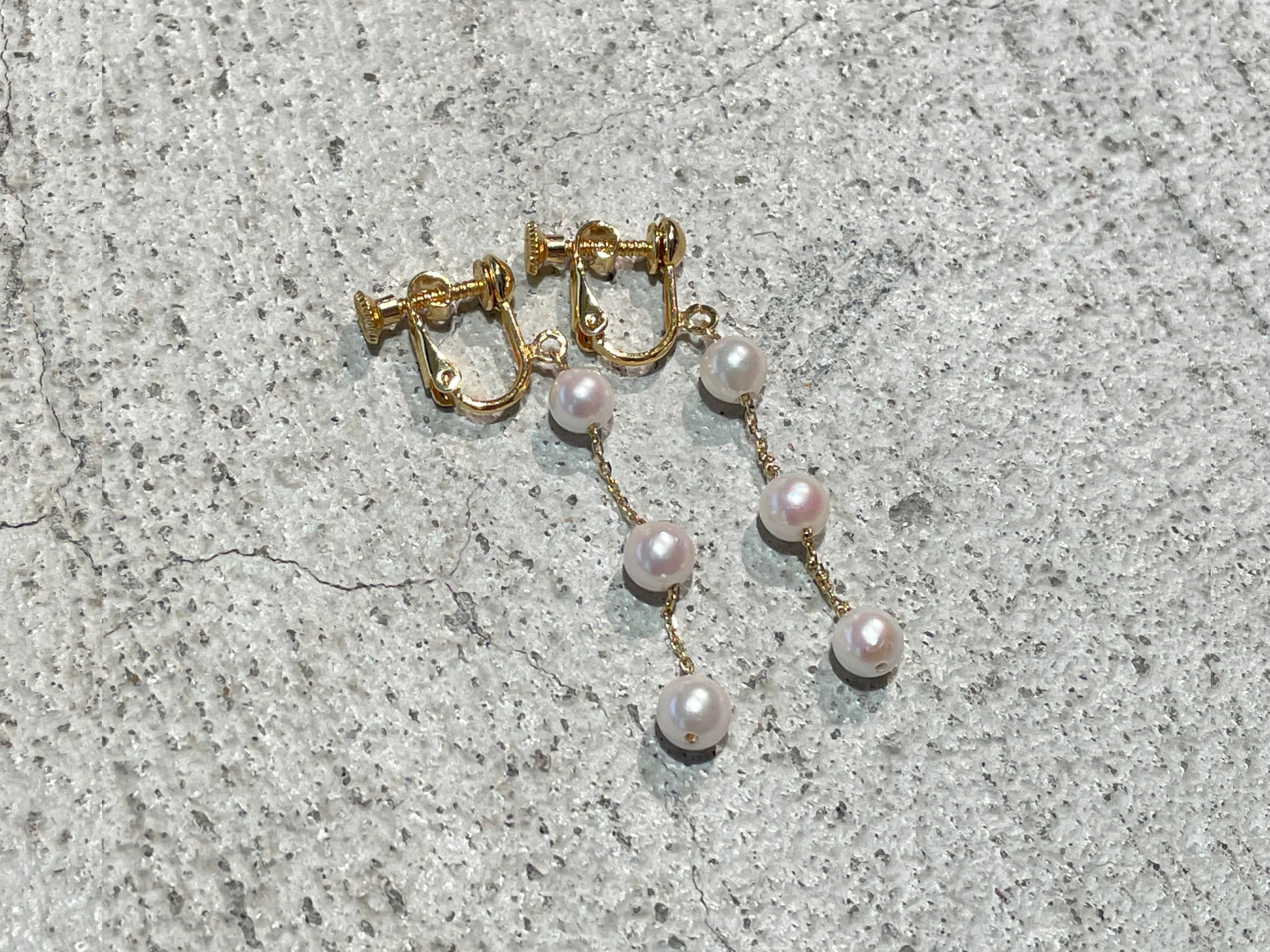 三重県＜レグパール＞5.5mm3連パールイヤリング　7,980円