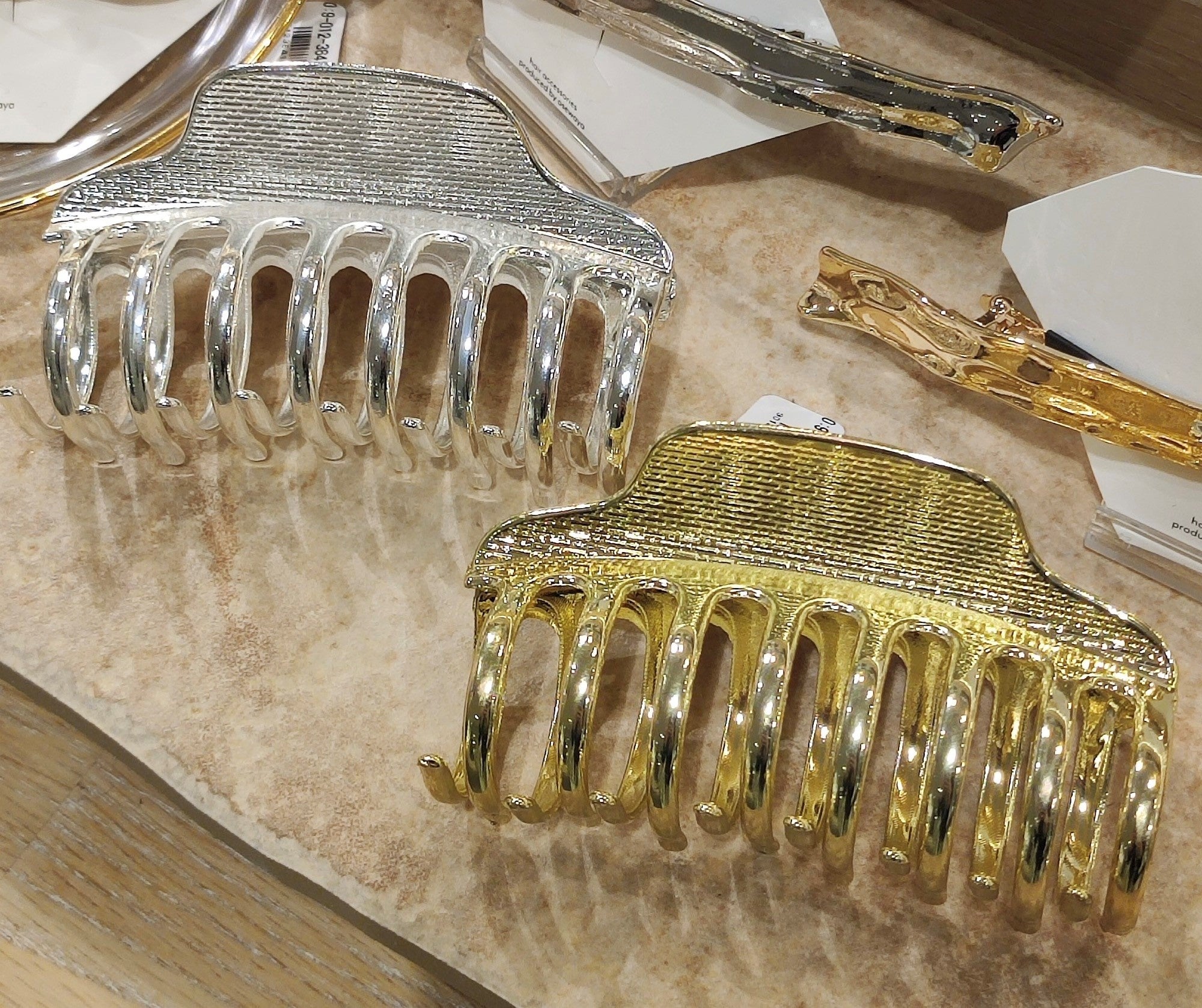 ヘアクリップ　1,100円～■タカシマヤ ゲートタワーモール5階 リュッカ