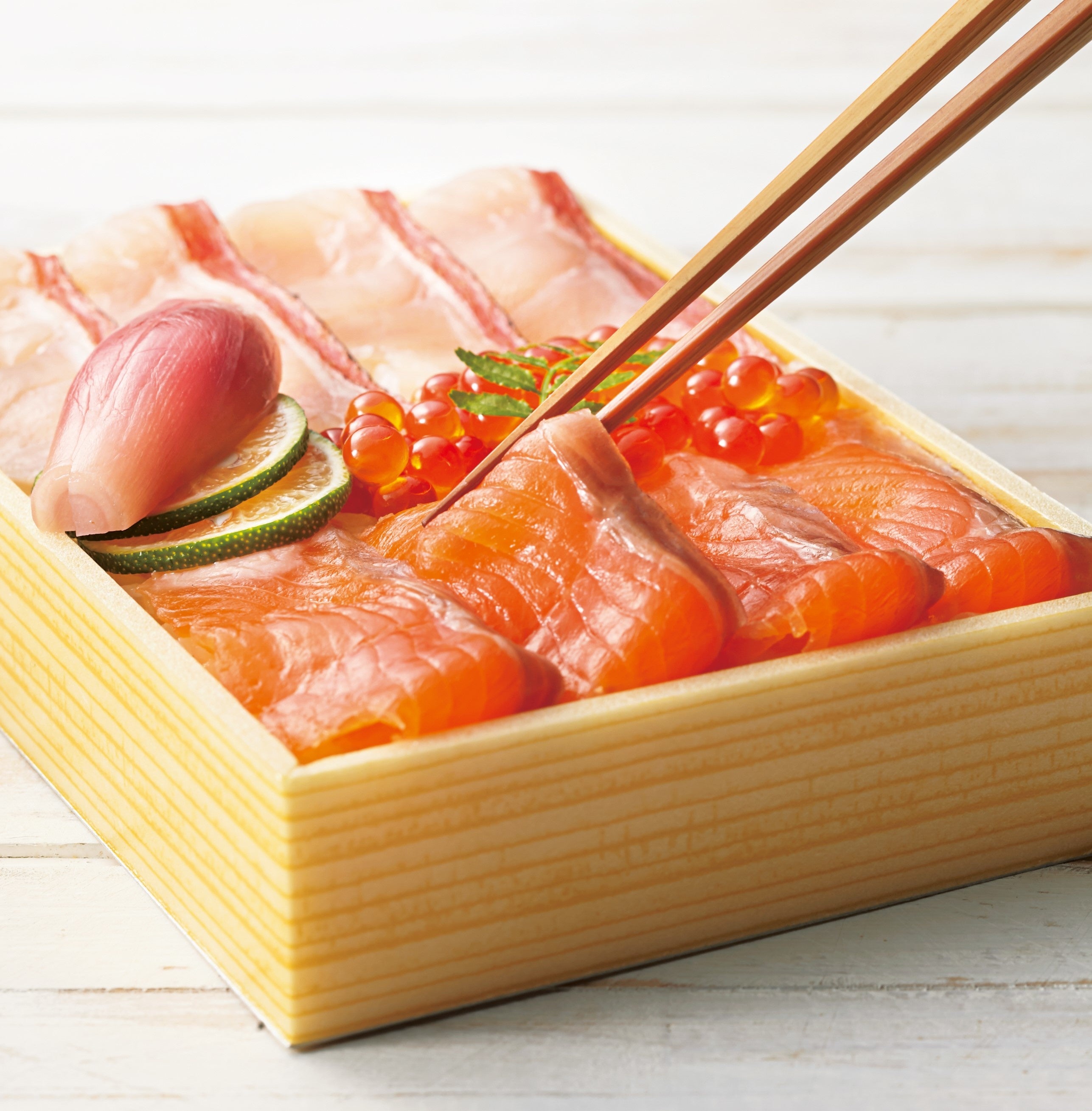 ＜すし慶＞ 金目鯛と琵琶マスのちらし寿司　2,700円　※各日50折限り