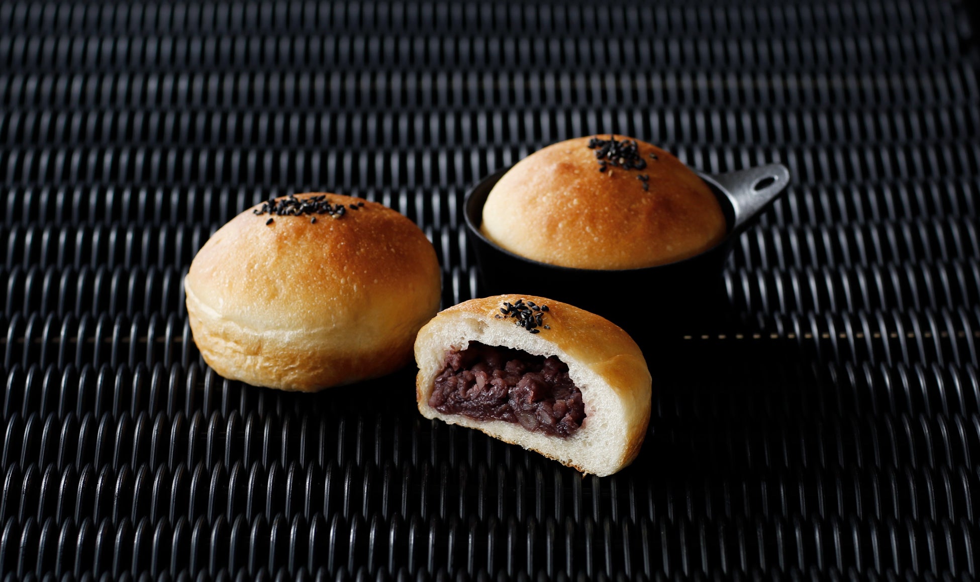 鍋炊きつぶあんパン (1個)200円 ※午前10時~の販売のみ
