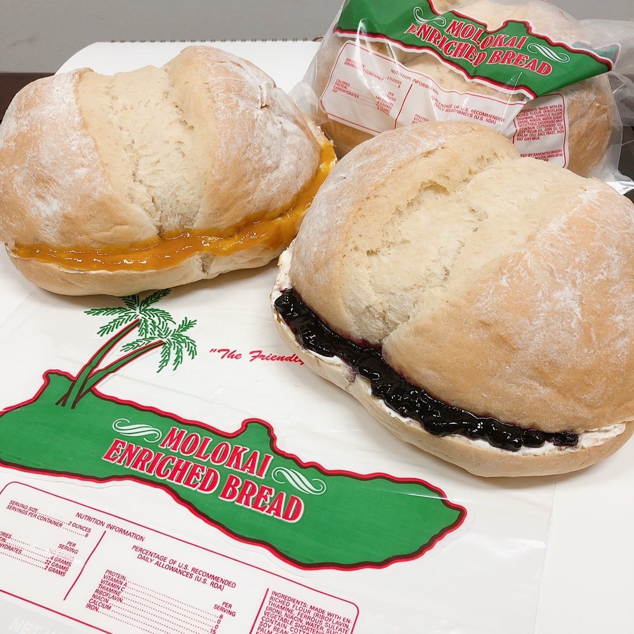 ＜カネミツベーカリー＞ モロカイブレッド （右）ブルーベリージャム＆クリームチーズ （左）トロピカルジャム＆クリームチーズ  （１個） 各1,296円　