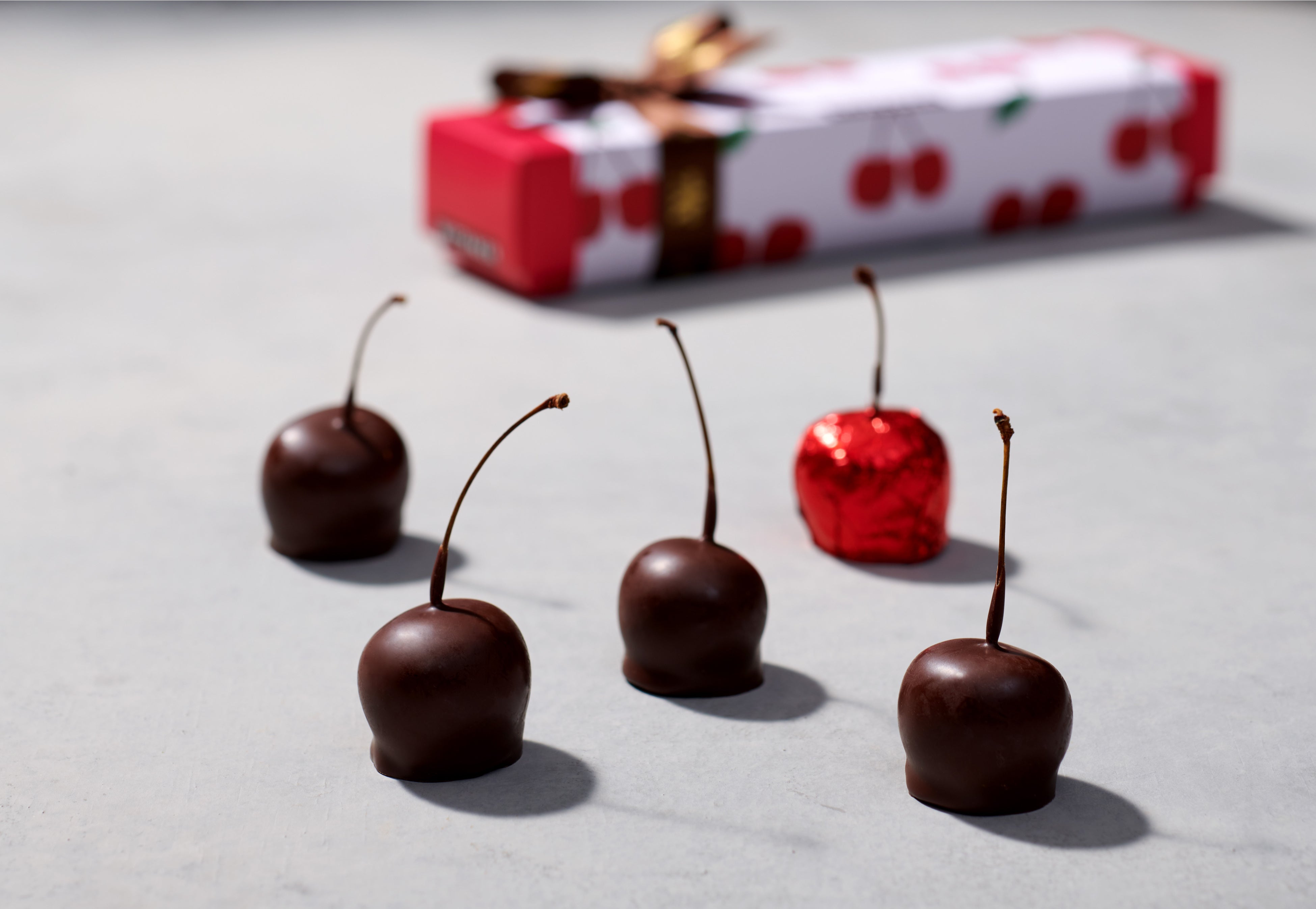 ＜ヴィタメール＞ チェリーボンボン5個入 2,052円 ※6月1日（水）からの販売 ■ジェイアール名古屋タカシマヤ地下1階 洋菓子売場