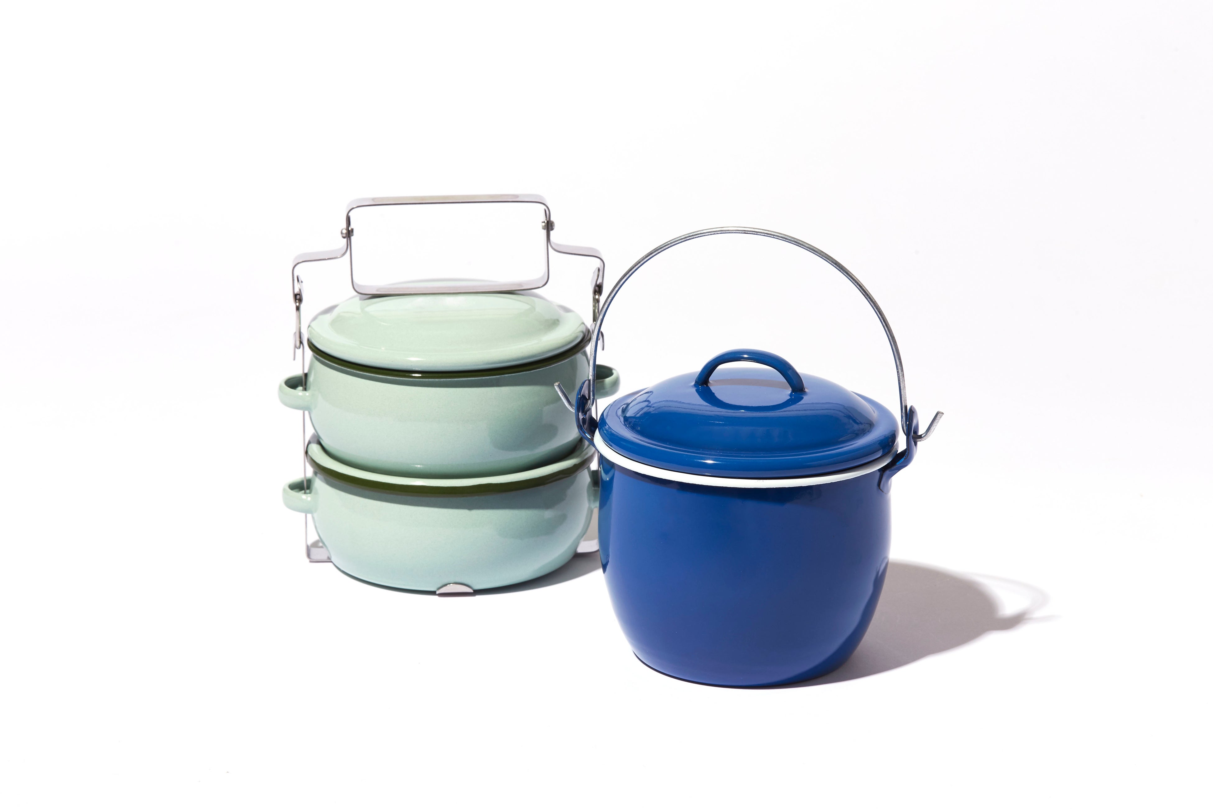 タイ＜アジアン雑貨ショップ ラフエイジア＞2段型お弁当箱2,860円　フタ付ホーローバケツ2,860円