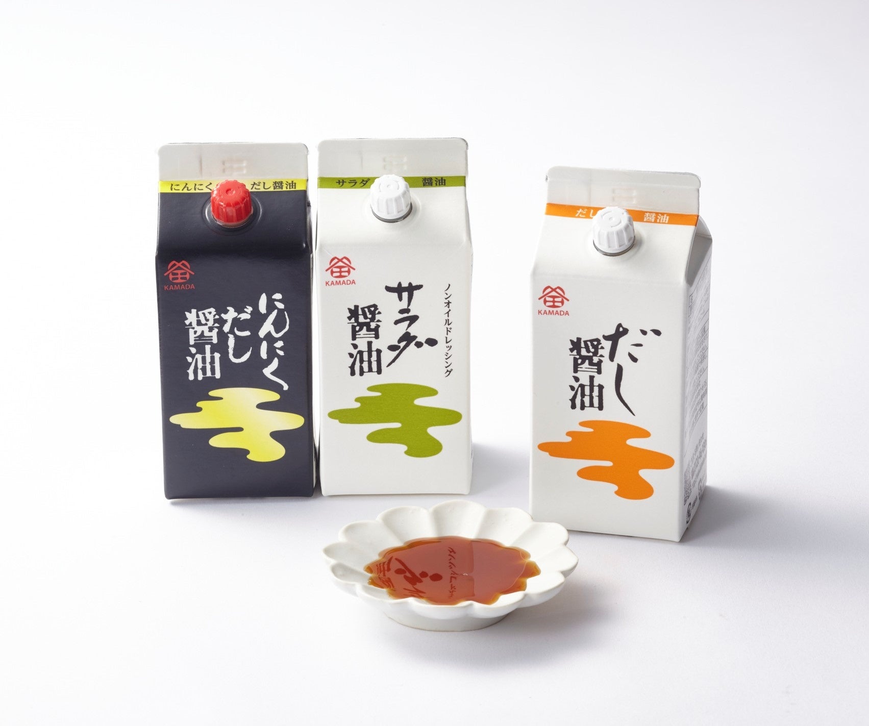 香川県＜鎌田醤油＞ 左：にんにくだし醤油490円 中：サラダ醤油300円 右：だし醤油 358円