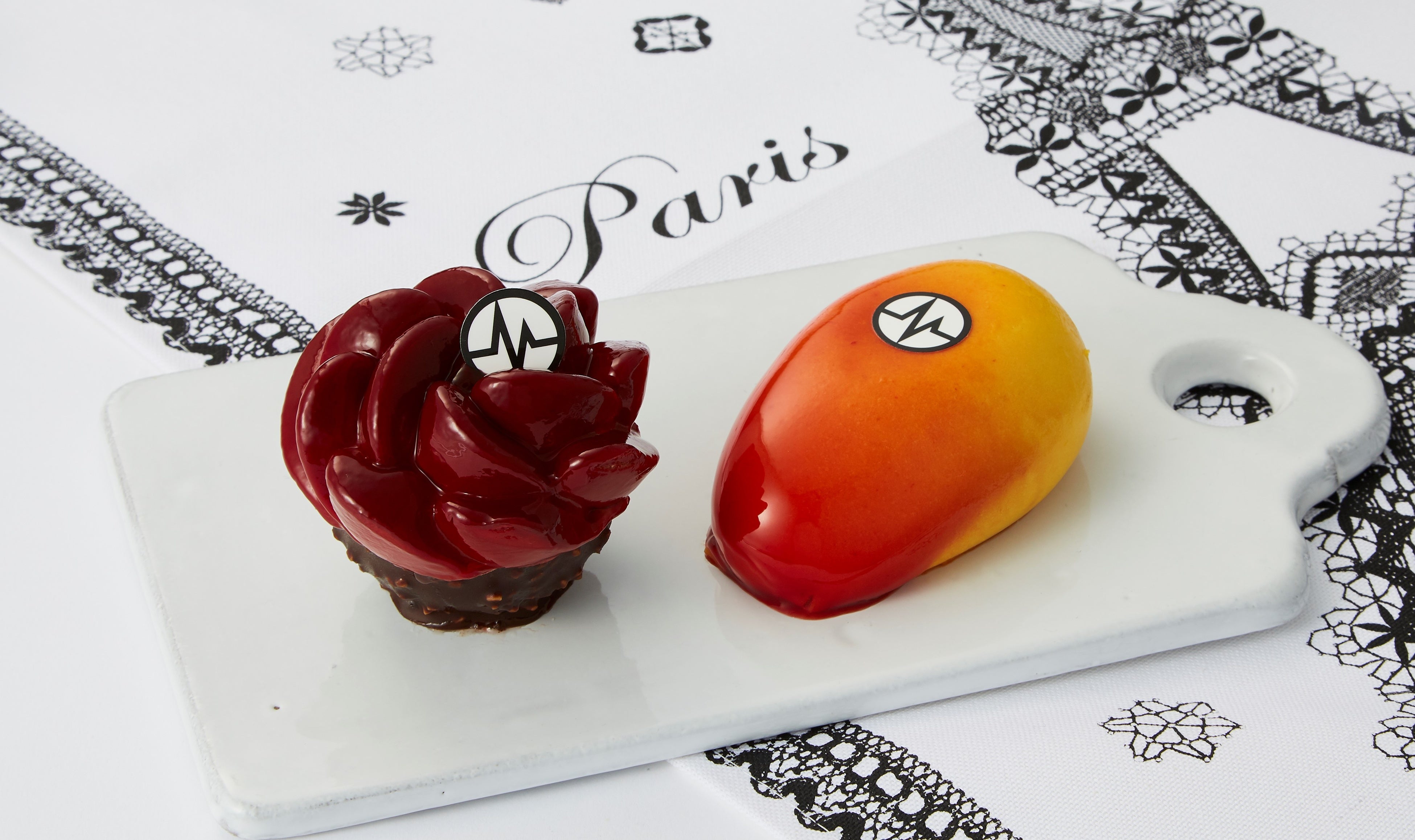 ＜ミシャラク＞ 右：マング 810円  左：ミシャラクモンクール 864円