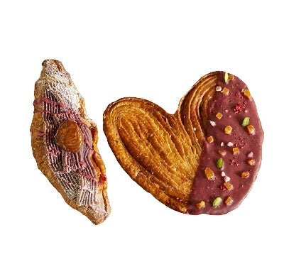 ＜ポール＞ 右：パルミエ・カシス 562円 左：クロワッサン・アマンド（カシス・マロン） 540円