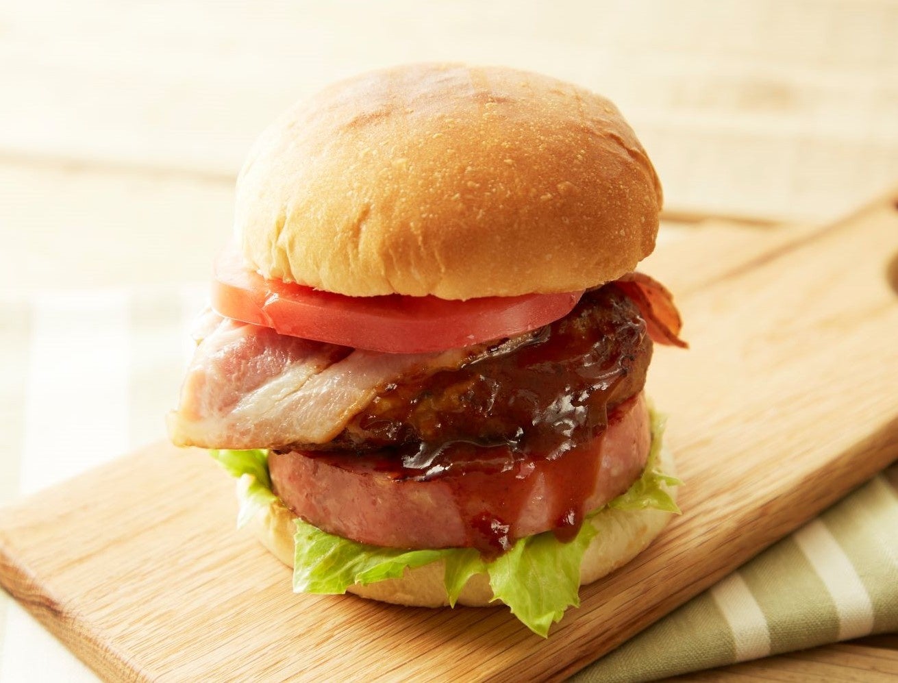 キッチン飛騨 （岐阜県） 飛騨牛ハンバーガー （ハムステーキ付）