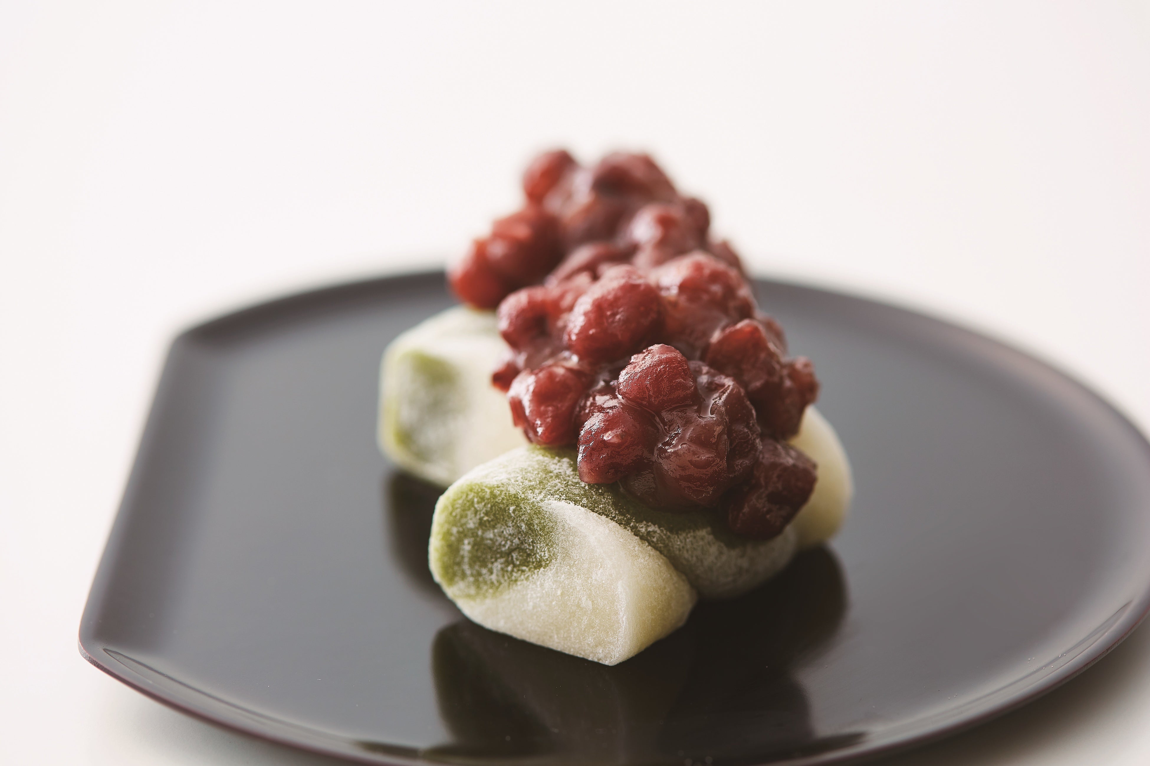 ＜叶 匠壽庵＞石餅（1箱・6個入） 756円 ※9月9日（金）～30日（金）までの販売 ※月・木曜日は販売なし　※各日30箱限り