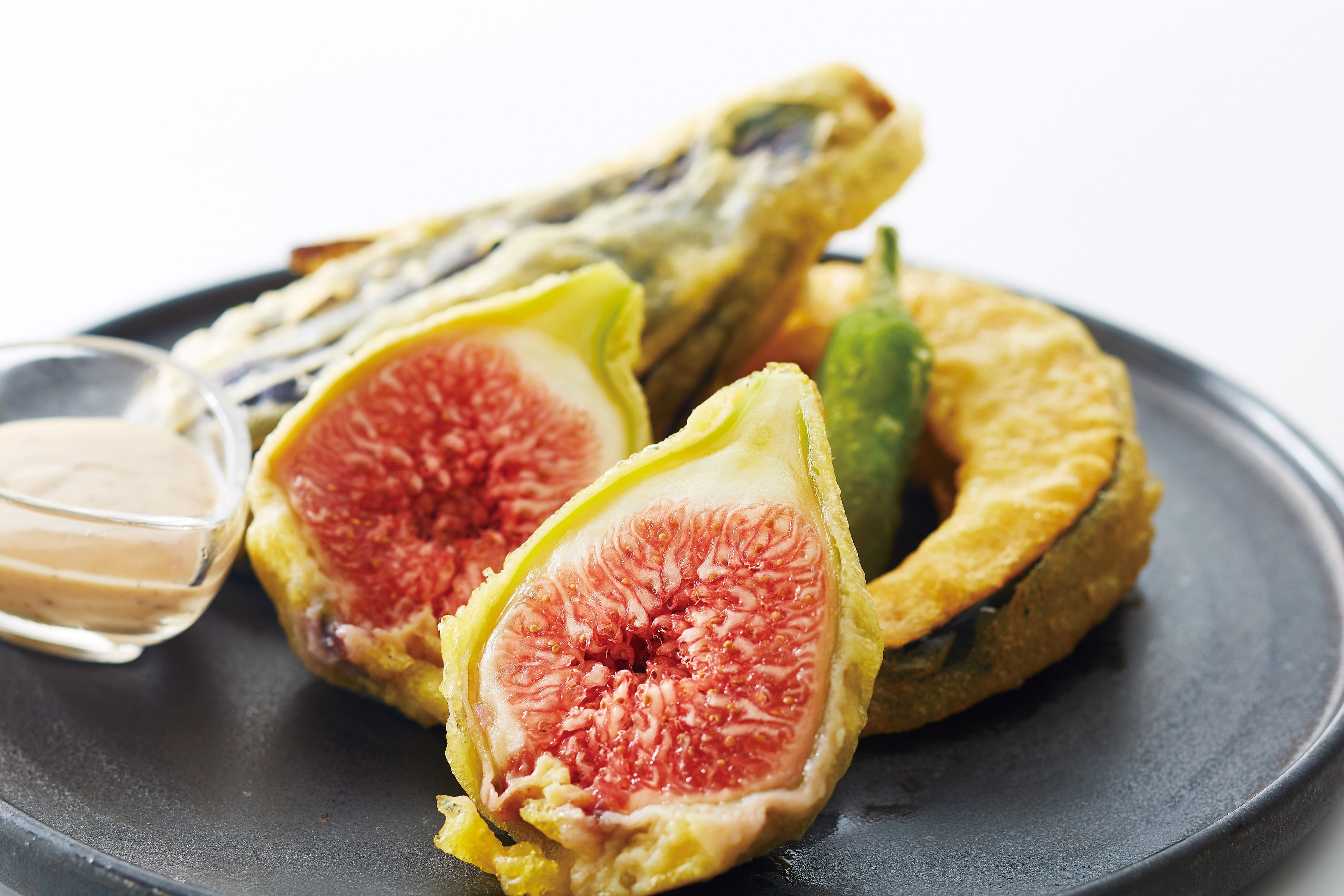 ＜料亭 蔦茂＞ 無花果の天ぷら 胡麻だれ掛け 702円　※9月7日（水）～27日（火）までの販売 ※ジェイアール名古屋タカシマヤでも販売