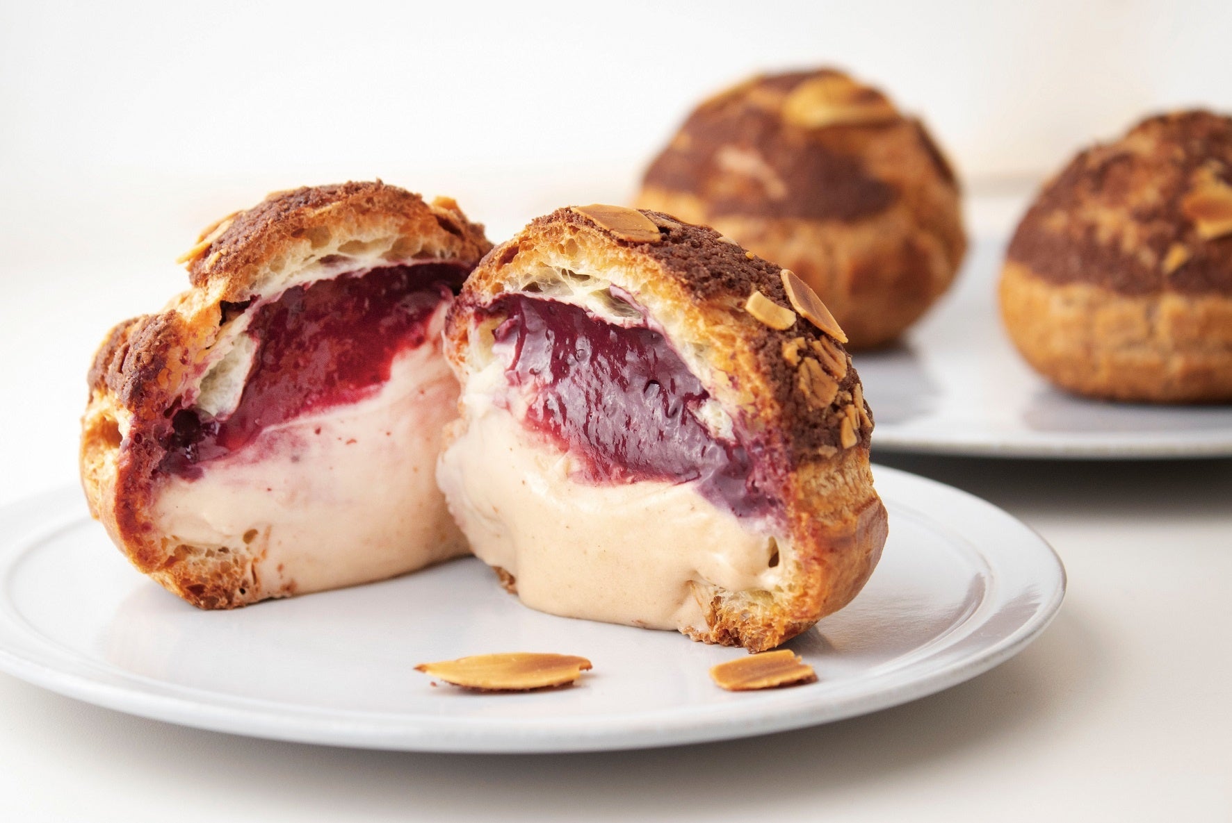 ＜パティスリー メゾン フジヤ ハコダテ ジャパン＞ シュー ア ラ マロン　381円 ※各日250個限り 