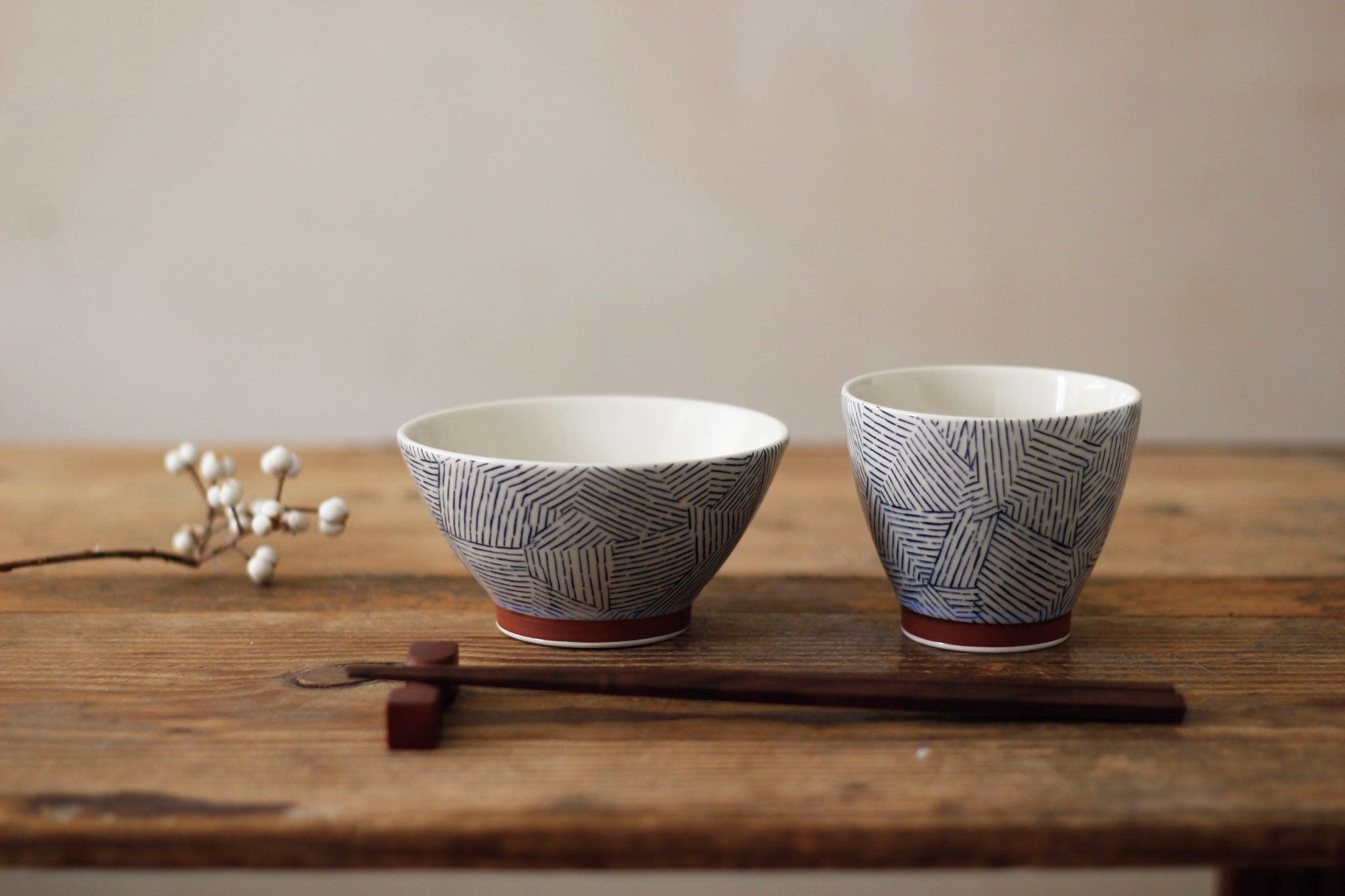 岐阜県＜小田陶器＞ 左）巡 12飯碗　1,650円　 右）巡 9湯のみ　1,430円