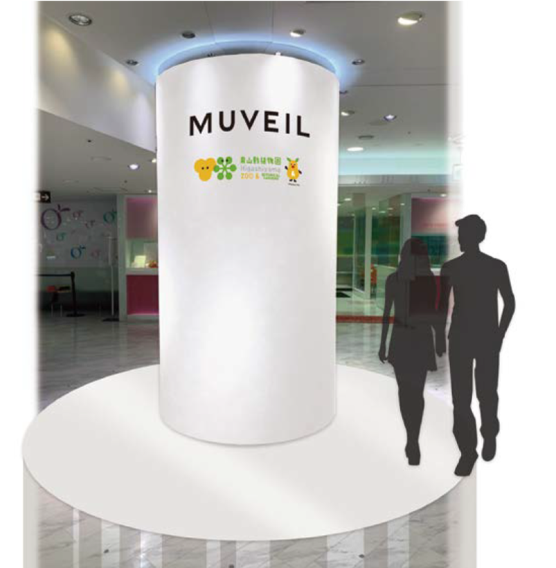 ショップ付近の柱に展示