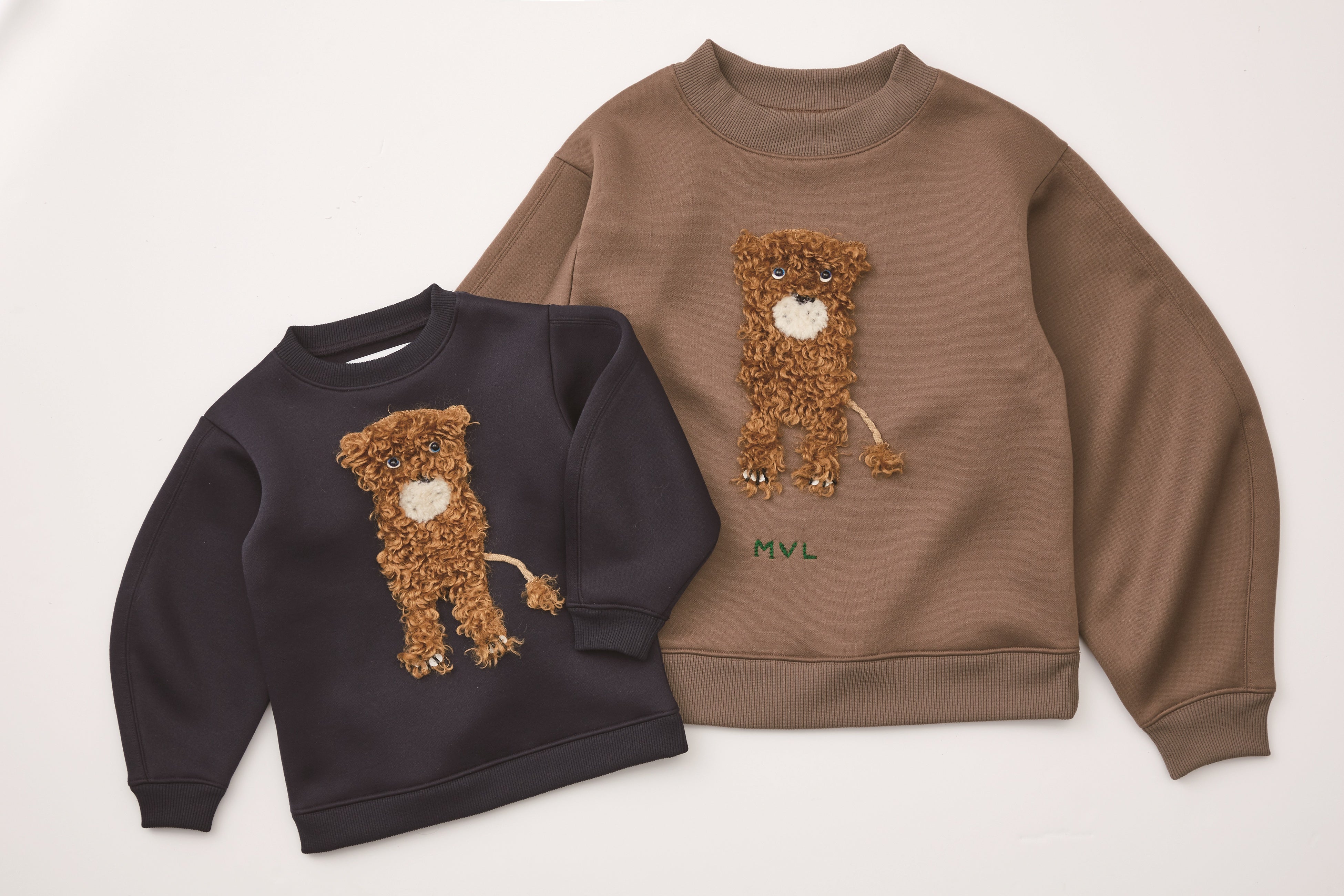 スウェット  左）24,200円(子供110ｃｍ) 　右）30,800円