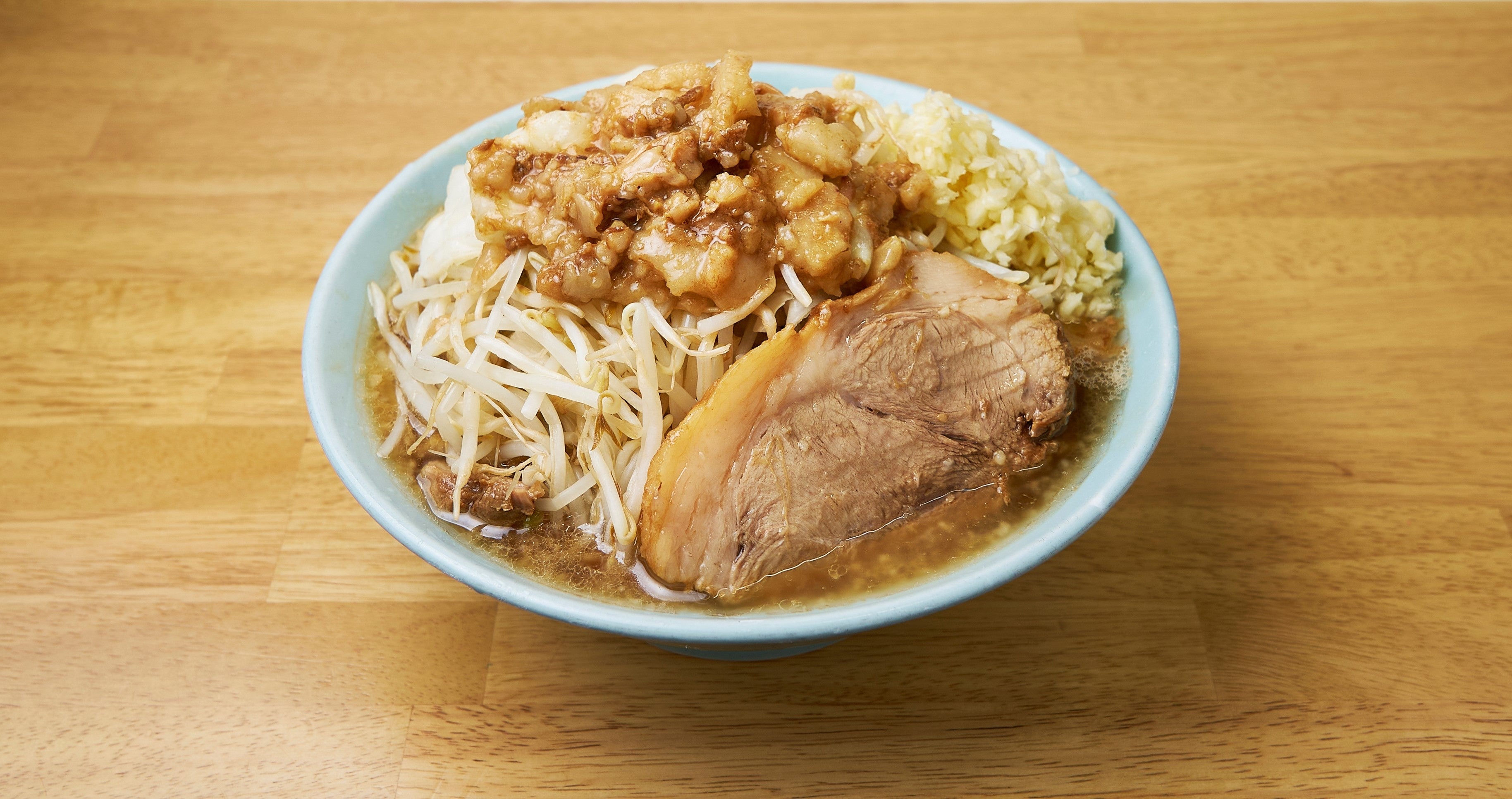 イートイン＜俺の生きる道＞ ラーメン（豚骨醤油ベース） 1,078円