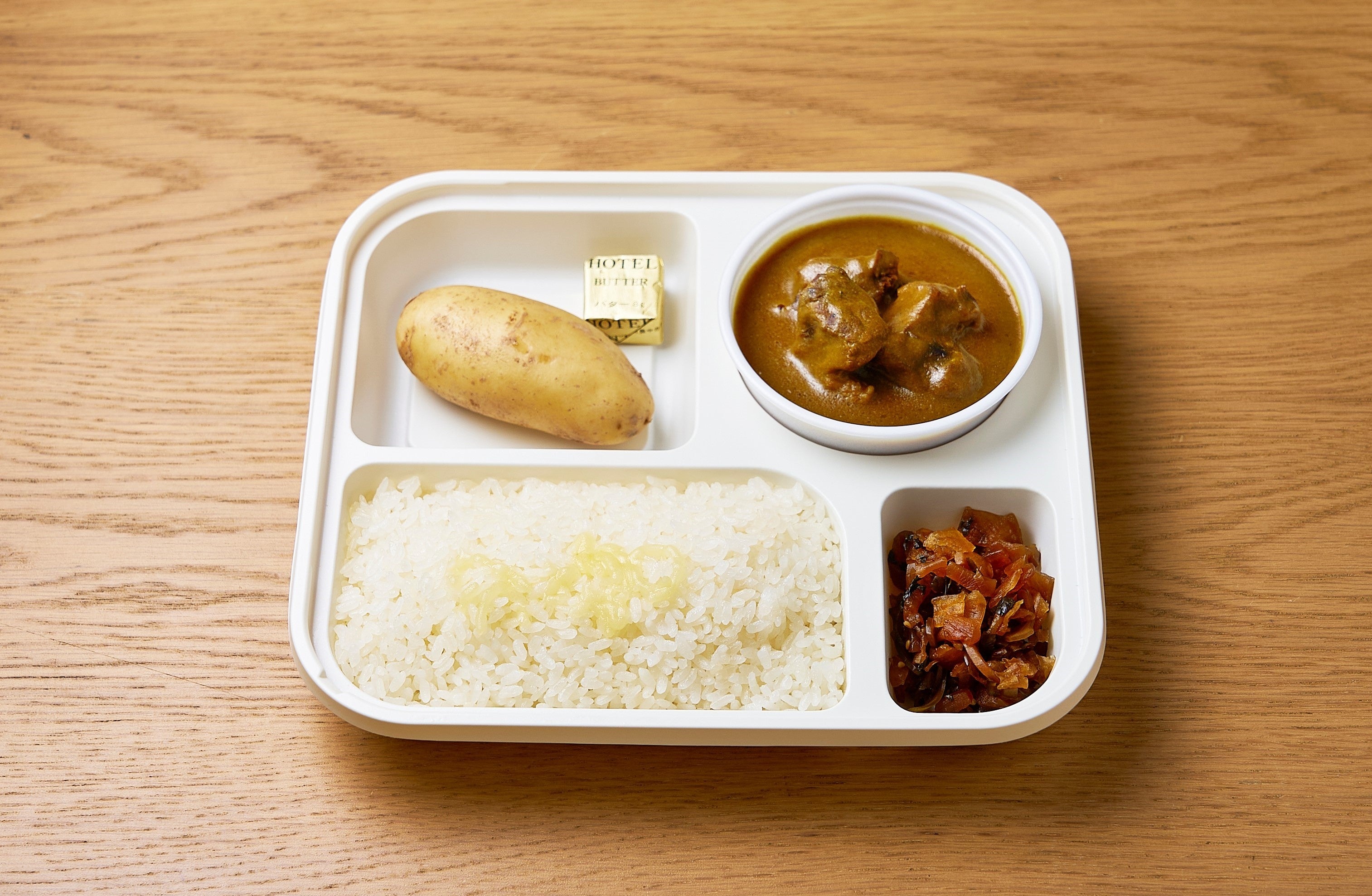＜オーベルジーヌ＞ビーフカレー弁当　1,451円　※持ち帰りのみ