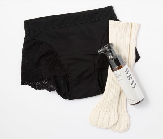 <レイ> 吸水ショーツ  5,400円   シルク5本指靴下  4,800円   ナチュラルインティメイトウォッシュ 2,910円  ※11月1日(火)までイベントスポットにて販売