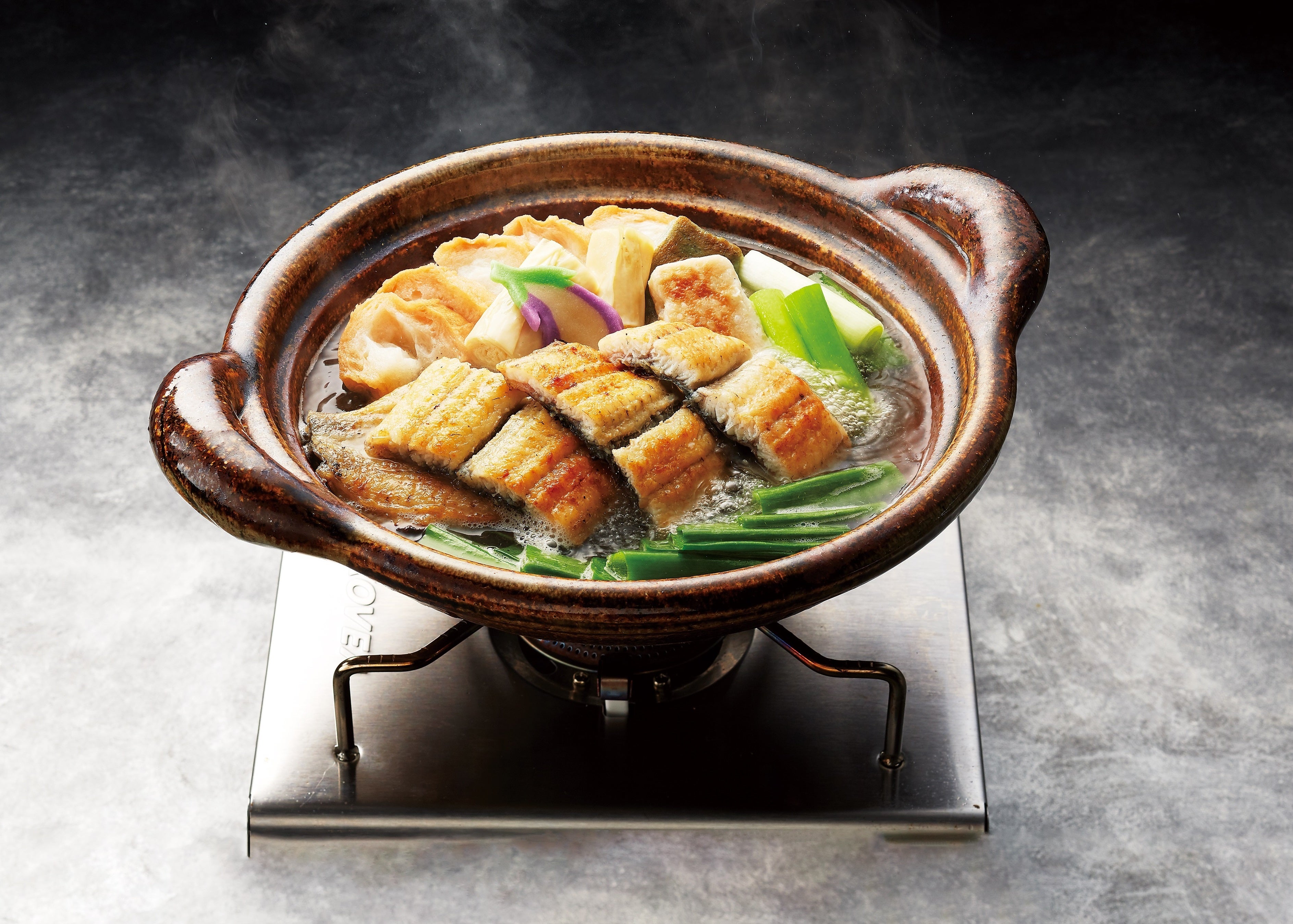 ＜うなぎの新甫＞ うなぎ鍋