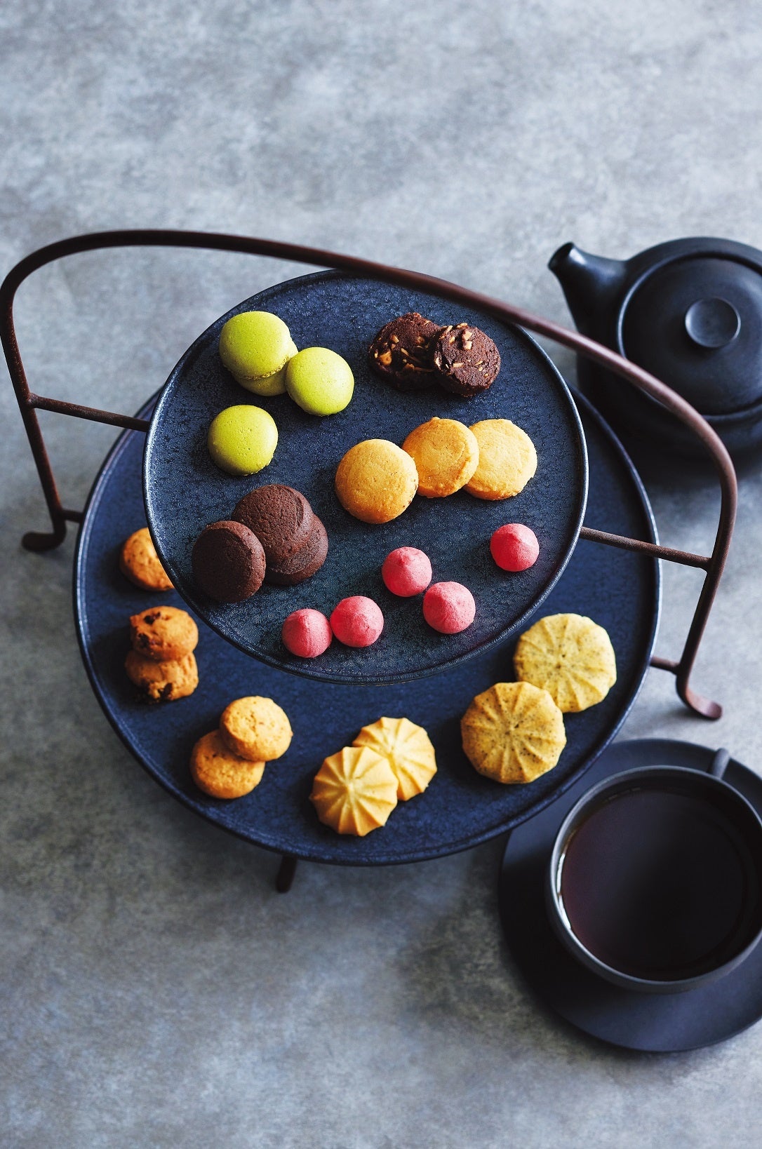 ＜パティスリー・サダハル・アオキ・パリ＞ コフレ アソーティモン ドゥ ビスキュイ プティ　3,240円