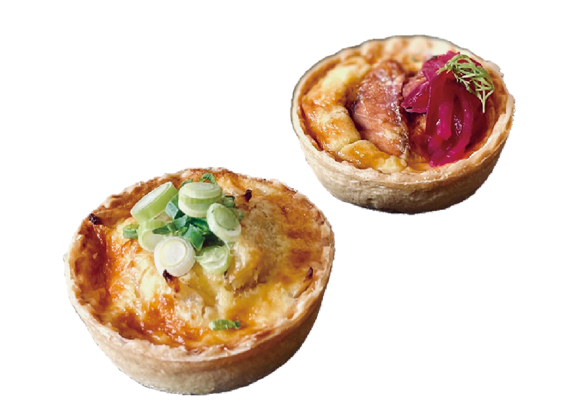 7日（火）までの出店 ＜＆PAN MARKET and BAKERY＞ キッシュ 各351円  左：インカの目覚め・ベーコン　右：鮭とレッドオニオン