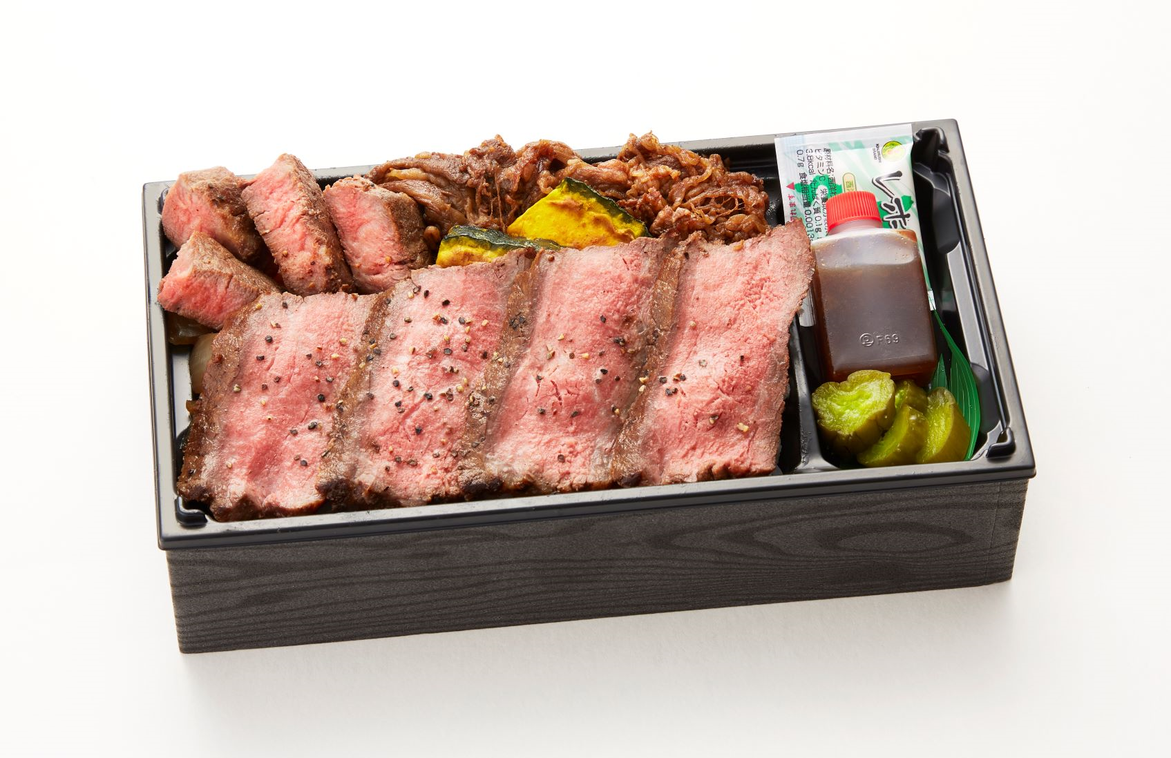 7日（火）までの販売 ＜ウエムラ牧場＞ 白老牛（ヒレステーキ入）ステーキ食べ比べ弁当 3,024円 ※各日50折限り