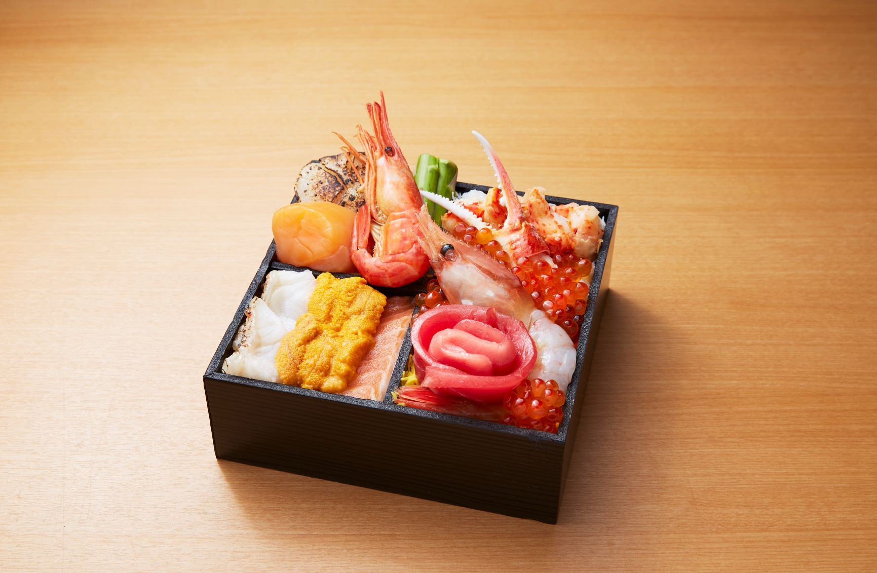 ＜鮨処 竜敏＞ 彩り味比べ 3,780円  ※各日100折限り