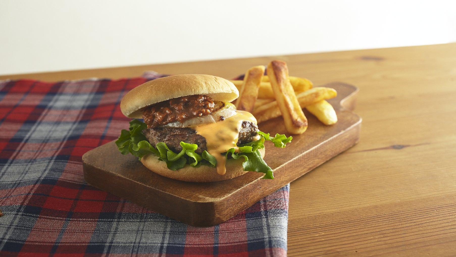 <フランキーズ> チリコンカンバーガー(ポテト付)  1,430円 ※各日50食限り
