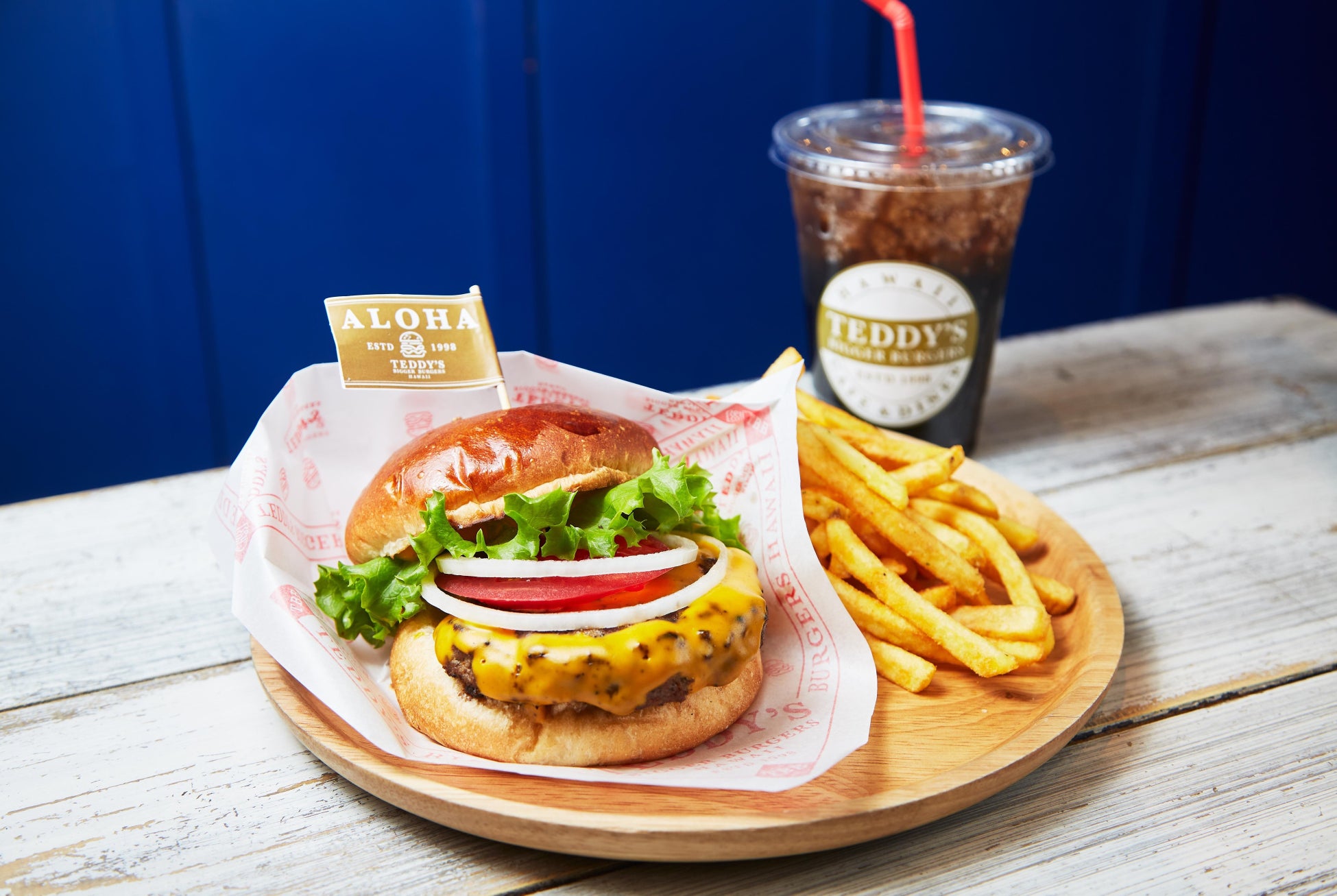 <テディーズ ビガー バーガー>)オリジナルハンバーガー(1セット ポテト・ドリンク付)1,815円 <テディーズ ビガー バーガー>)オリジナルハンバーガー(1セット ポテト・ドリンク付)1,815円