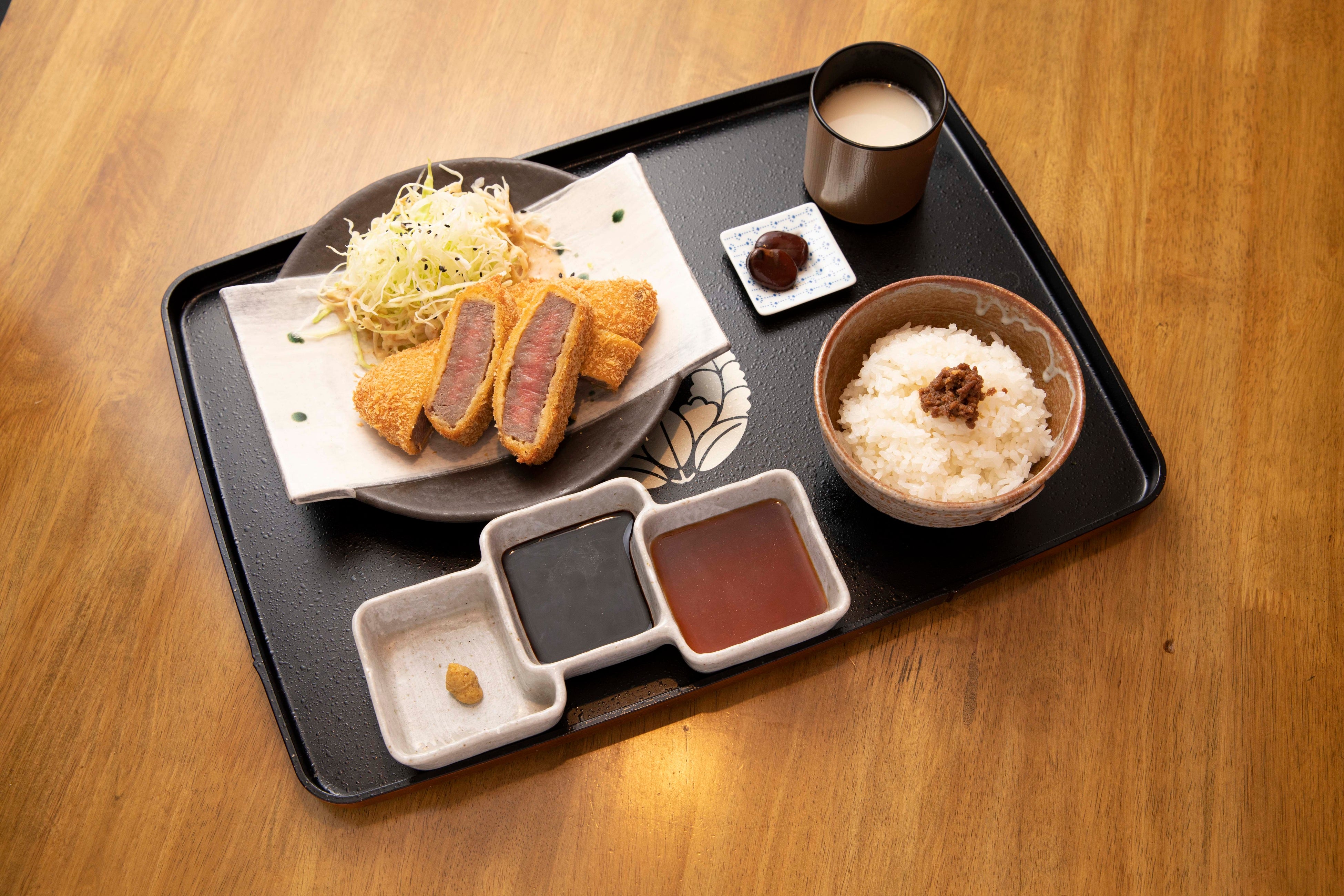 香川県高松市＜ステーキハウス一牛＞ オリーブ牛のステーキビフカツ　3,901円