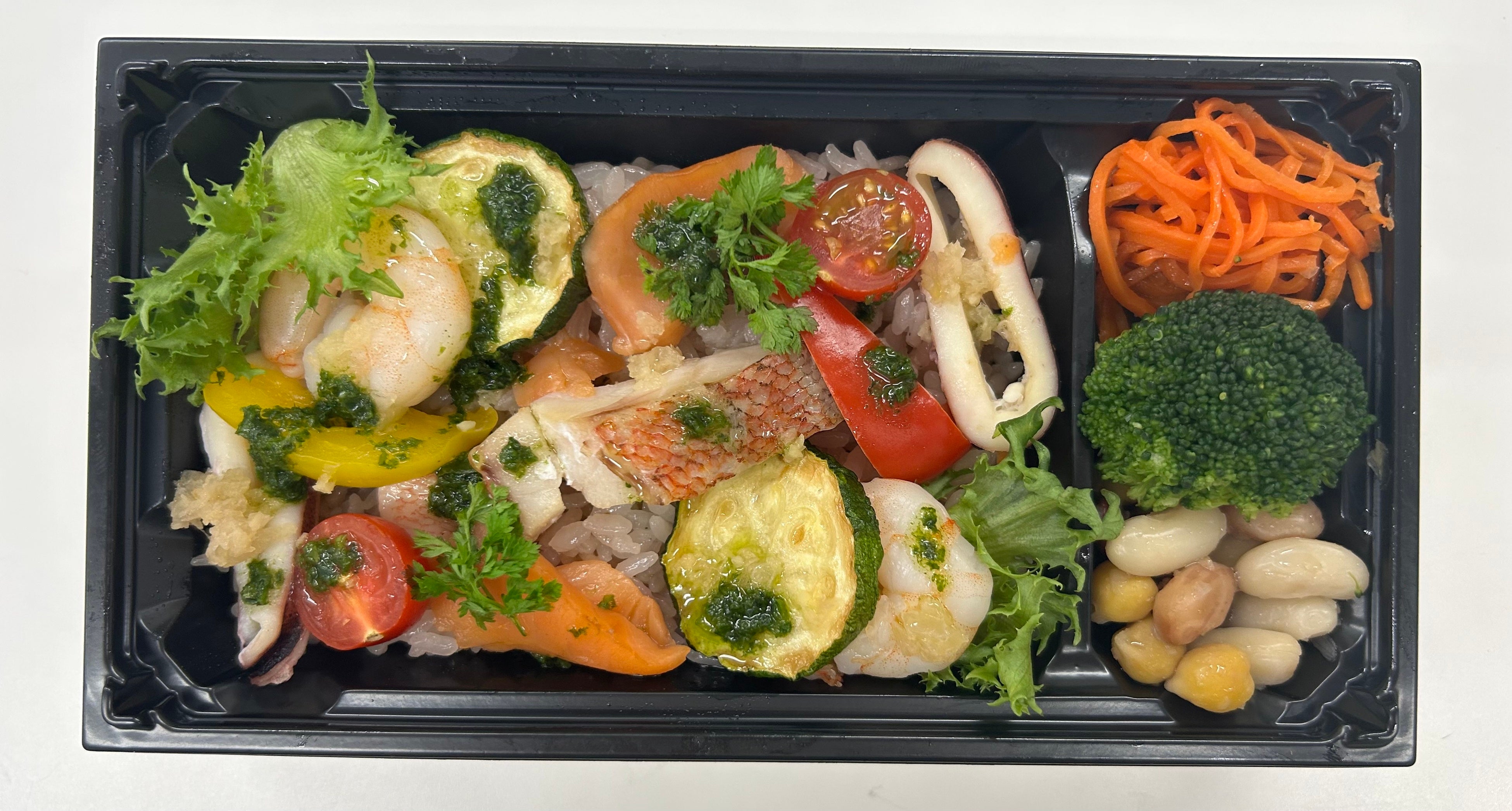 ＜べべのおそうざい＞ 夏のフレンチちらし寿司 1,080円 ■地下1階 惣菜売場