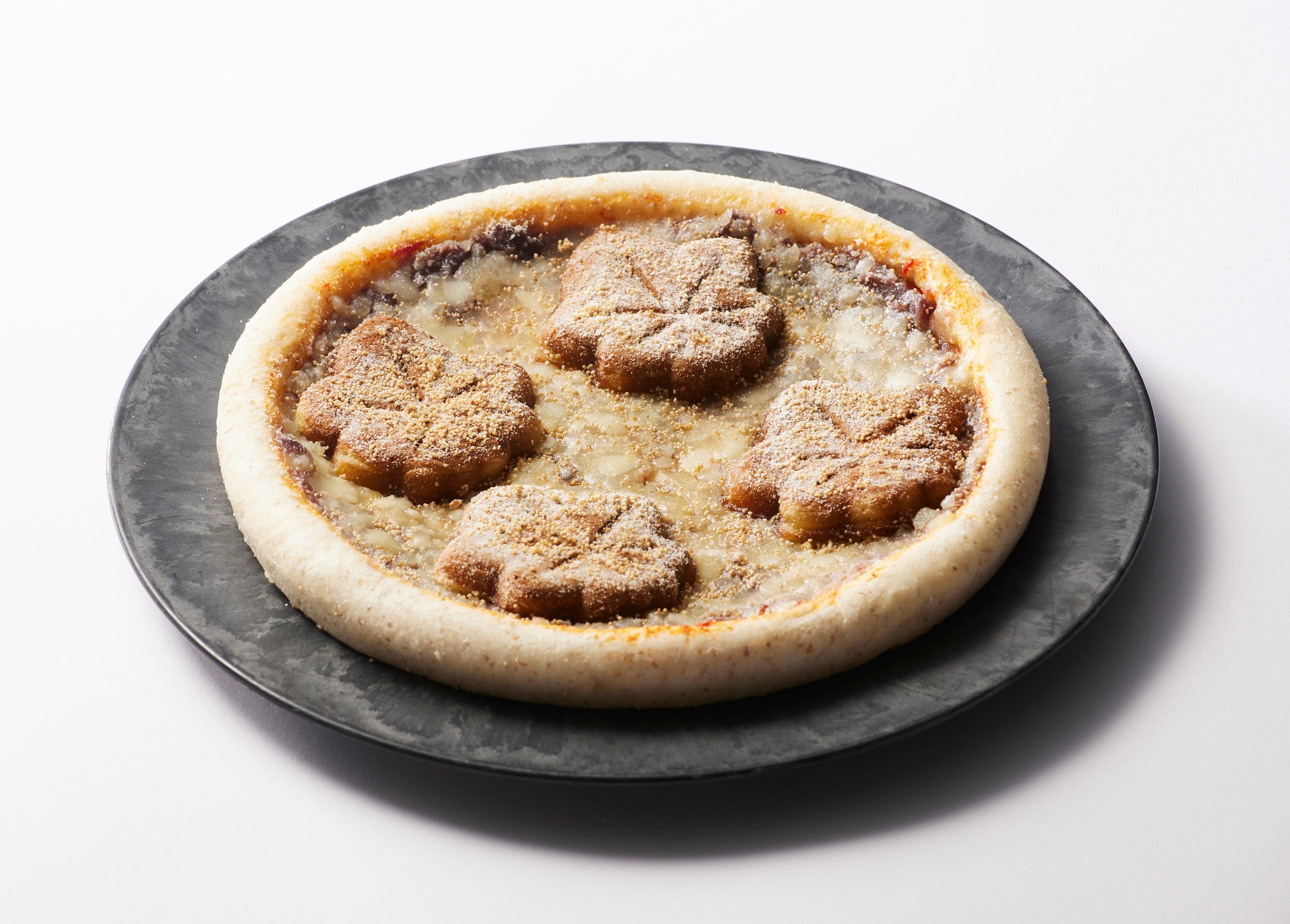 広島＜ピザ・プティギャルソン＞ 広島名物 もみじ饅頭のあんバターピッツァ （1枚） 1,620円