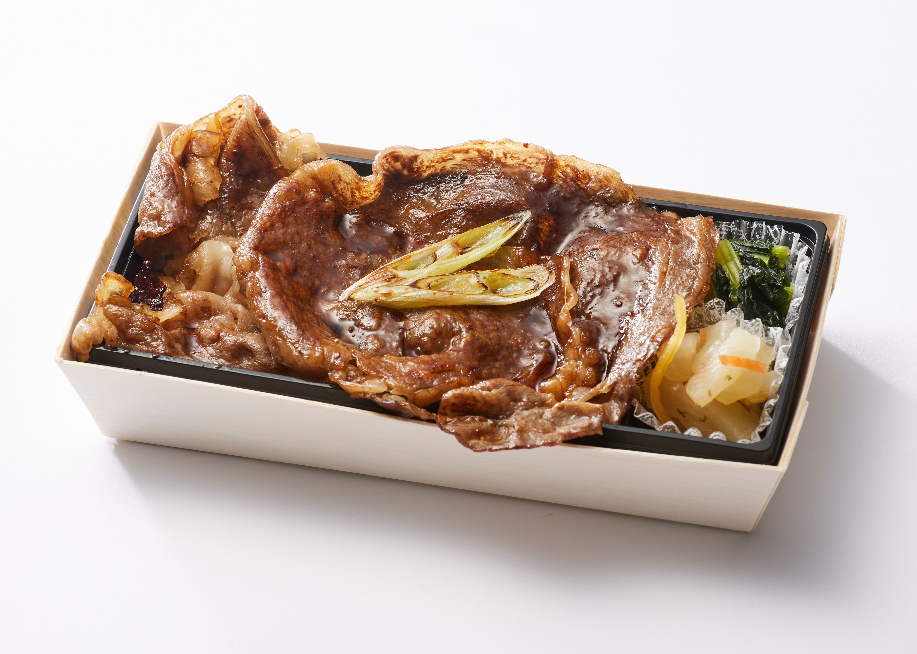 兵庫＜神戸牛専門店 辰屋＞ はみでる神戸ロースすき焼き重 （1折） 3,564円　※各日100折限り