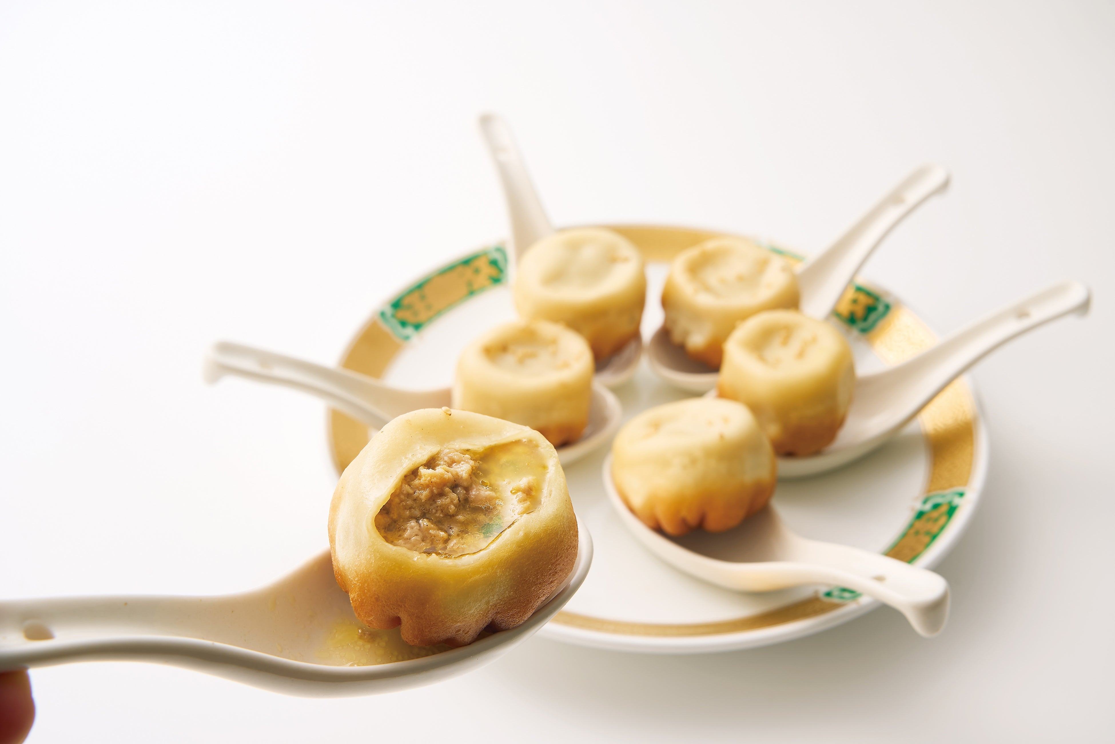 神奈川＜焼きショウロンポウの店【王府井】＞ ルーレット小籠包 （6個入）981円