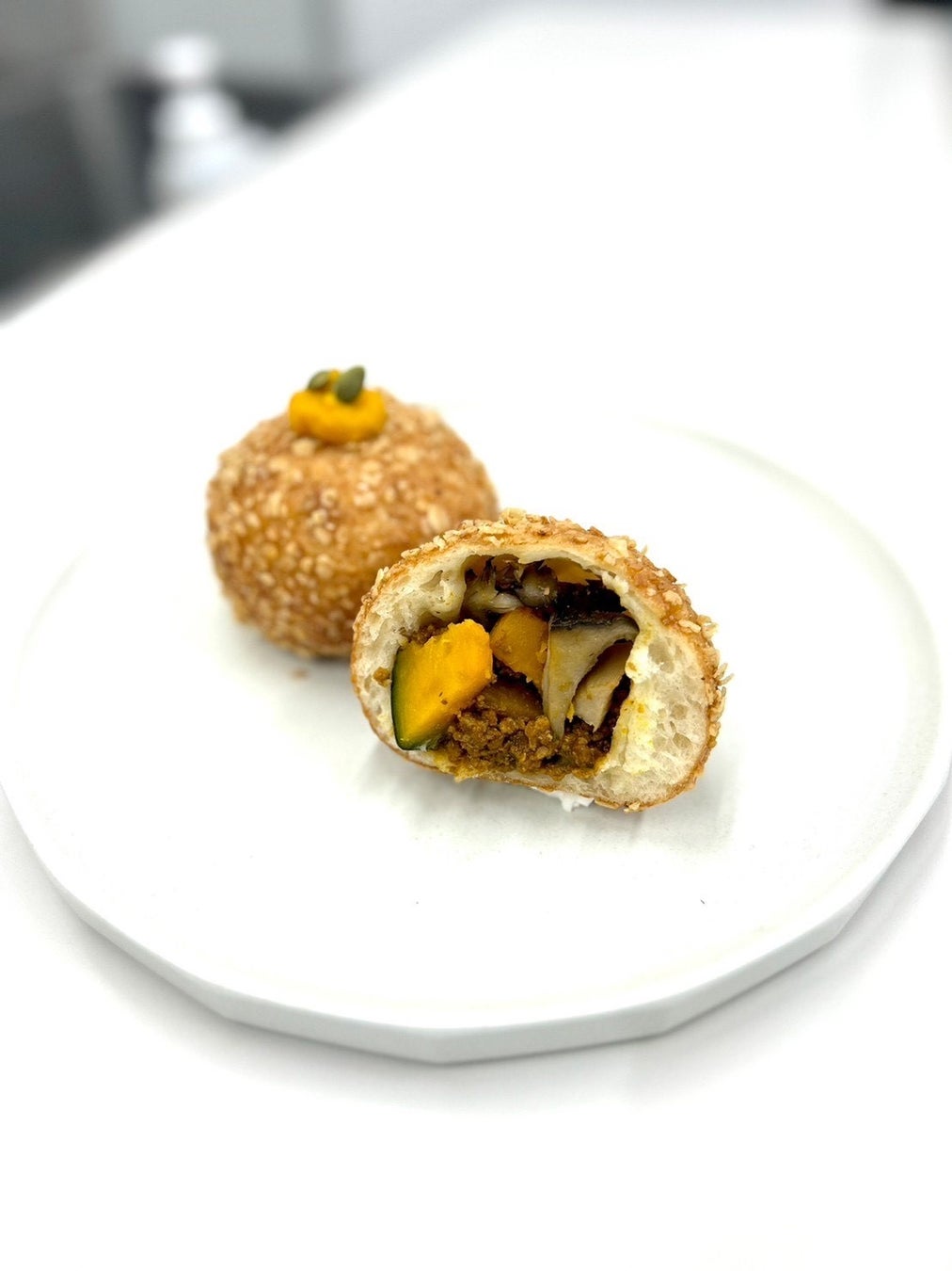 <マツウラベーカリー> 秋ベジ(かぼちゃカレー) 391円 ■地下1階 惣菜売場