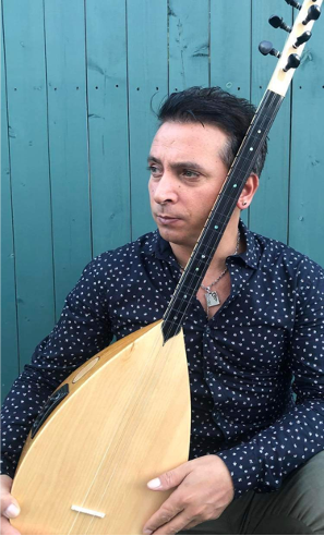 サズ奏者 シムシェイク セファ氏