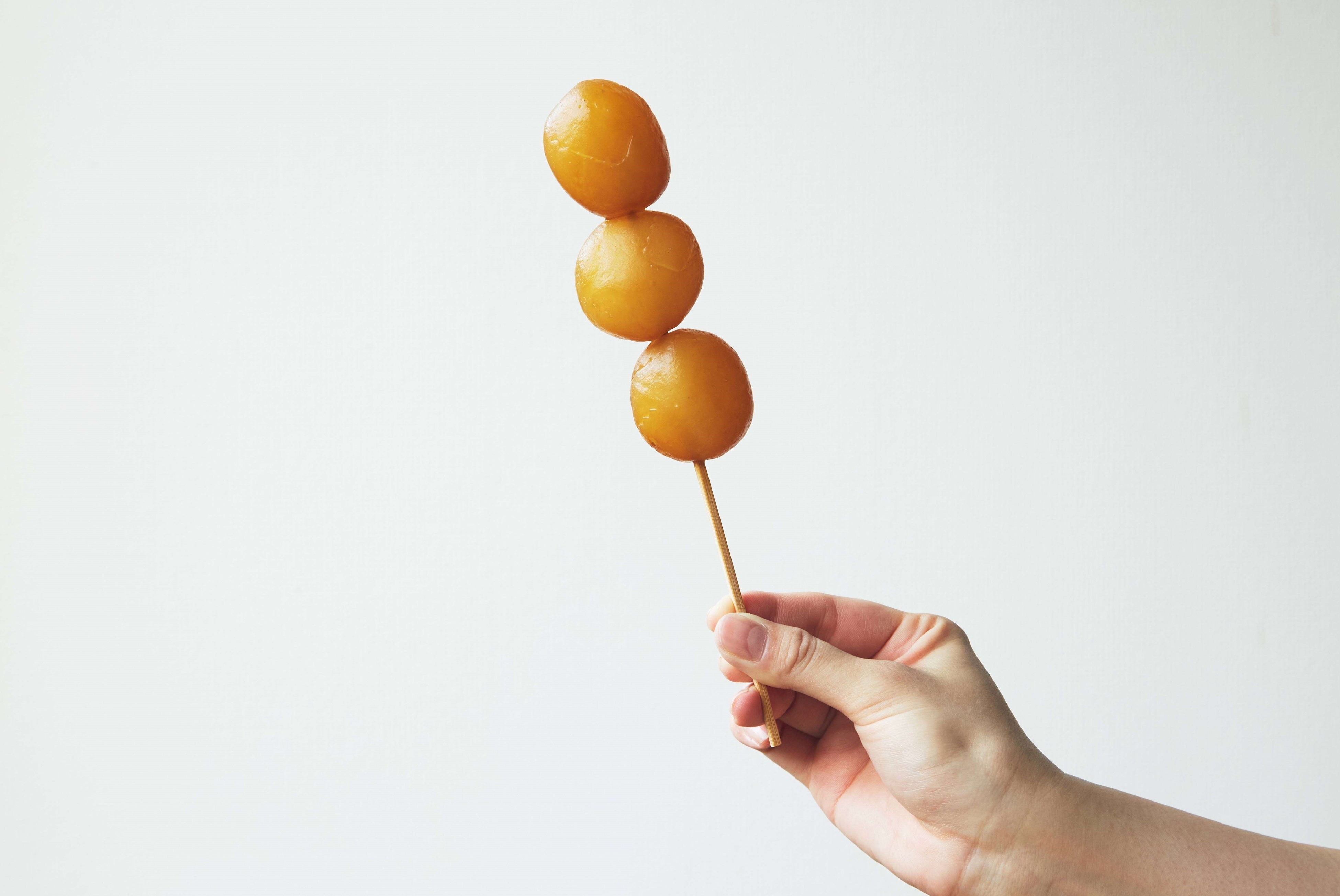 山形＜楢下宿 丹野こんにゃく＞ 玉こんにゃく（1串）120円 ※各日100本限り