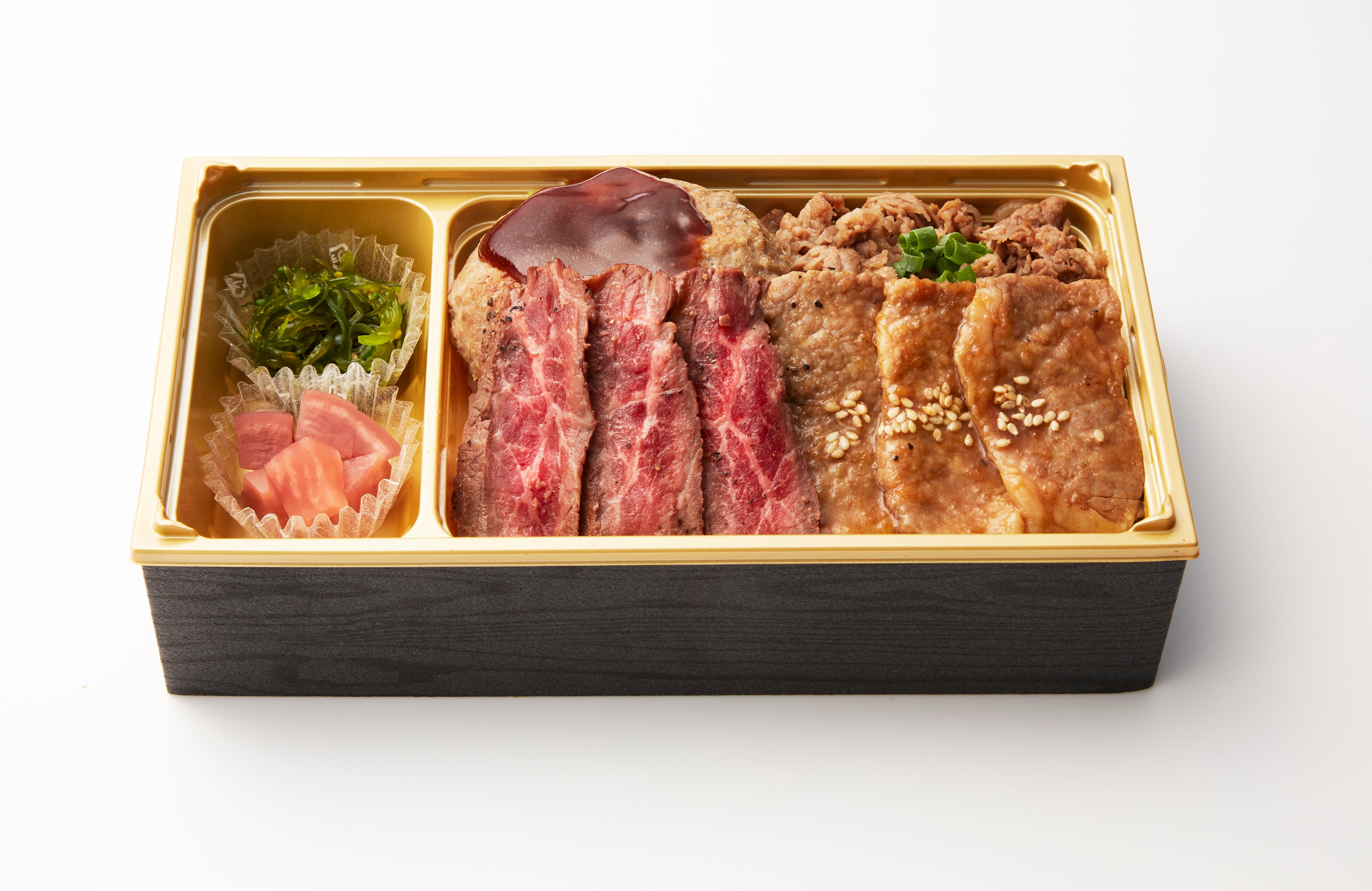 山形＜米沢 琥珀堂＞ 米沢牛の美味食べ比べ弁当 3,672円　※各日50折限り　※花笠のブローチ付