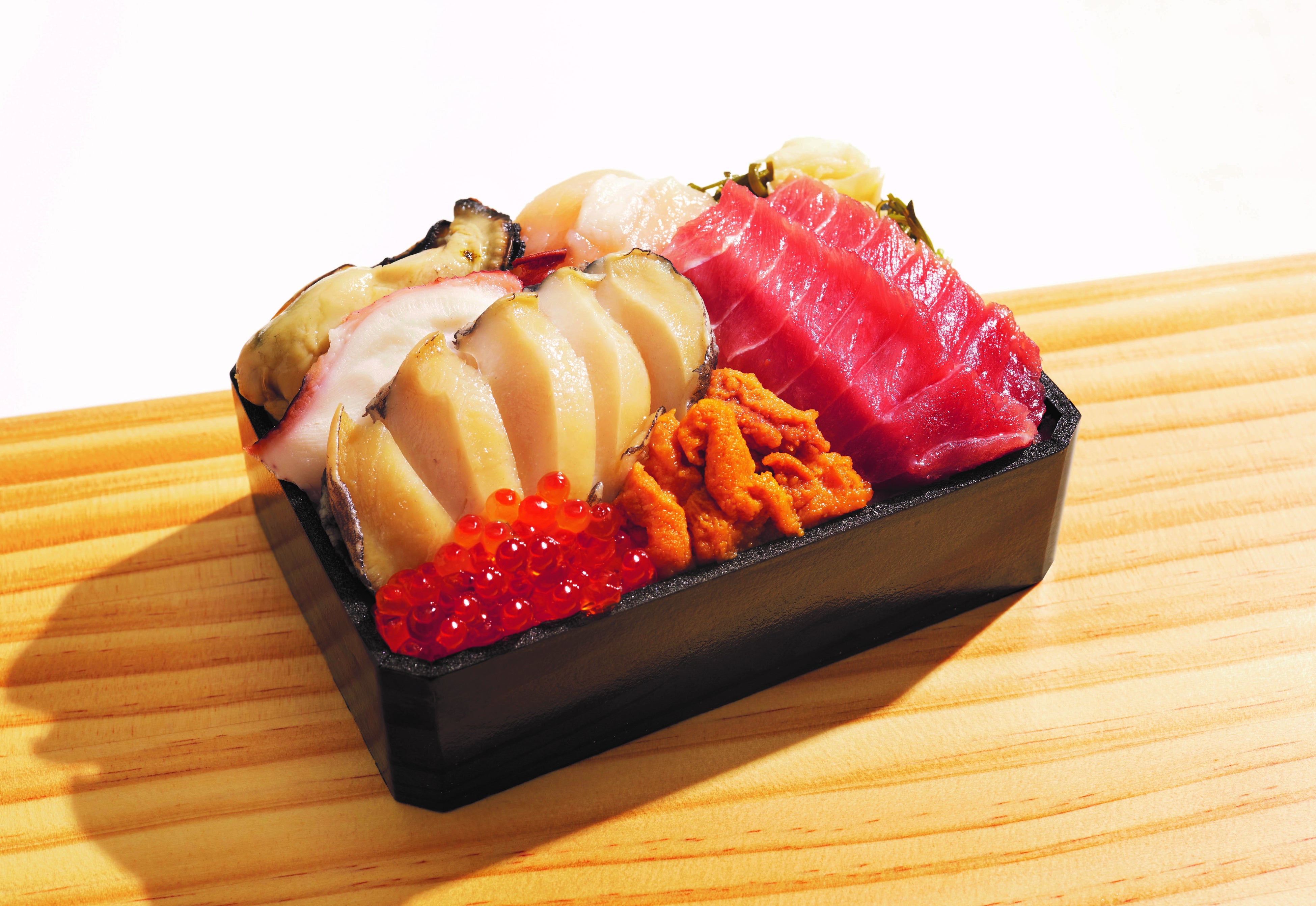 宮城＜歌津小太郎＞ 三陸磯の祭り弁当 3,888円　※各日100折限り