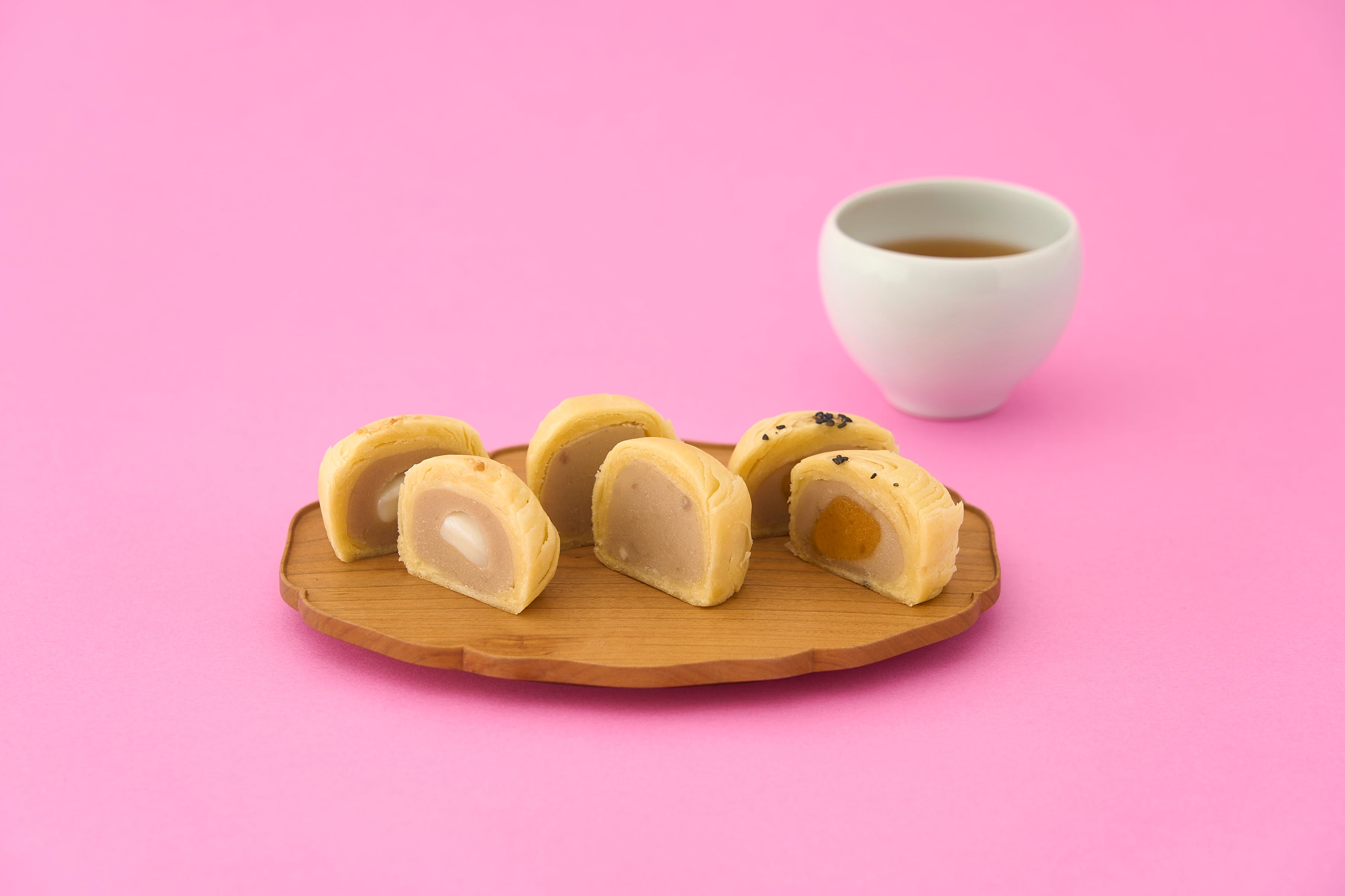 ＜阿聰師（アーソンシ―）＞ 元祖タロイモケーキ各種 （1個）567円 ※左はもち入り、右は卵餡入り